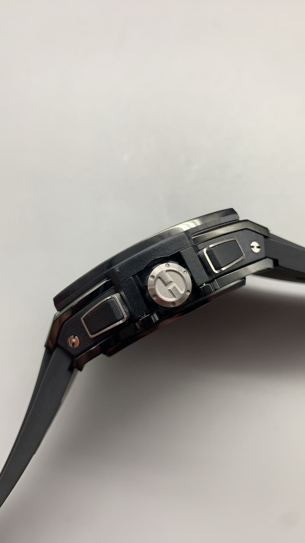 Hublot Spirit of Big Bang | 42MM | ตัวเรือนไทเทเนียมทรงถังไวน์ (Tonneau) | หน้าปัดสเกเลตัน | จับเวลา Chronograph | กลไกอัตโนมัติ HUB4700