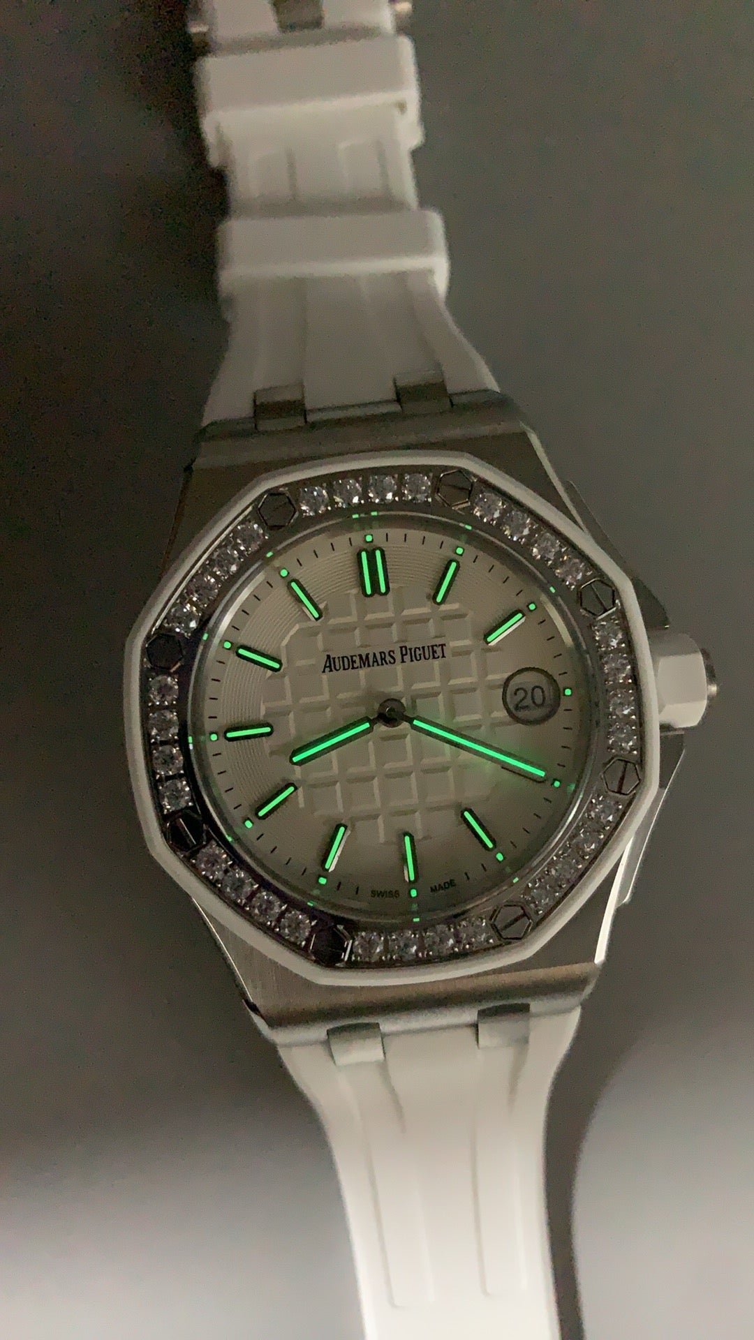 Audemars Piguet Royal Oak Offshore 67540SK.ZZ.A010CA.01 | 37MM | Stainless steel case | Diamond-set bezel | White dial | White rubber strap | Automatic movement Cal.3126