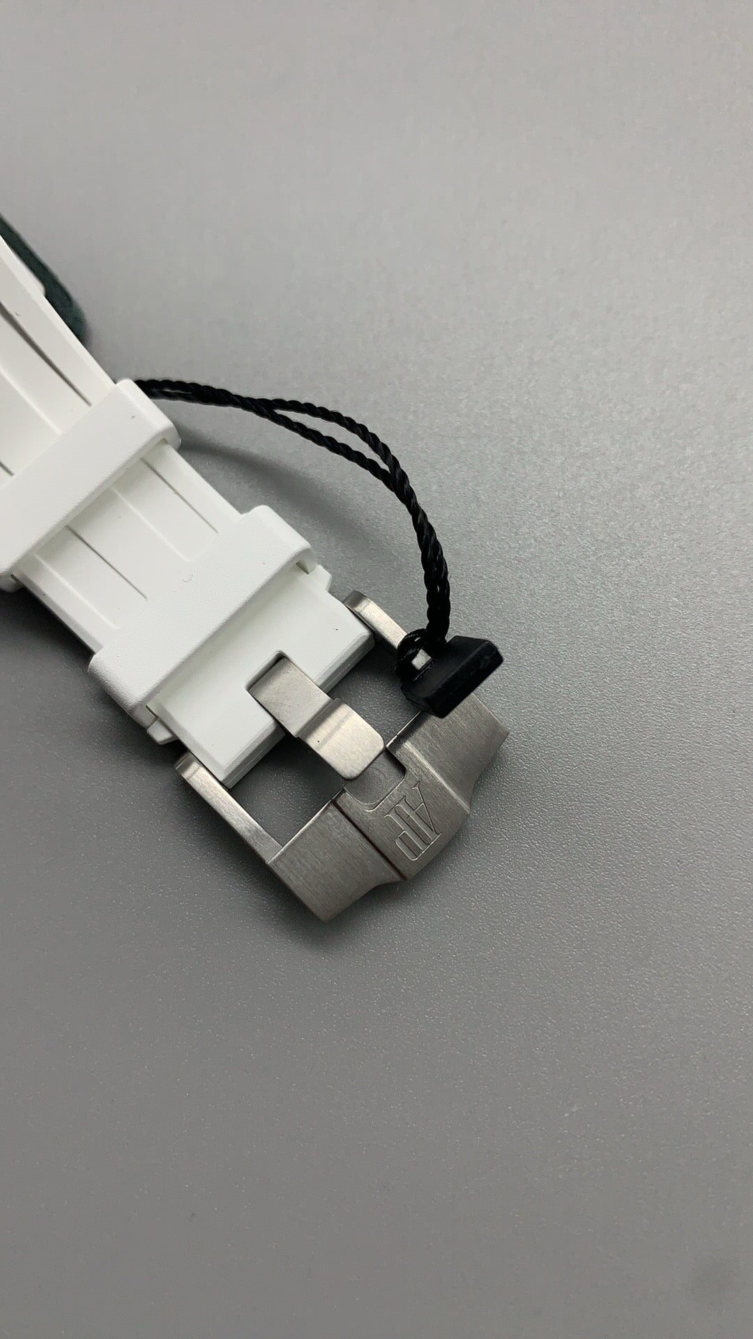 Audemars Piguet Royal Oak Offshore 67540SK.ZZ.A010CA.01 | 37MM | Stainless steel case | Diamond-set bezel | White dial | White rubber strap | Automatic movement Cal.3126