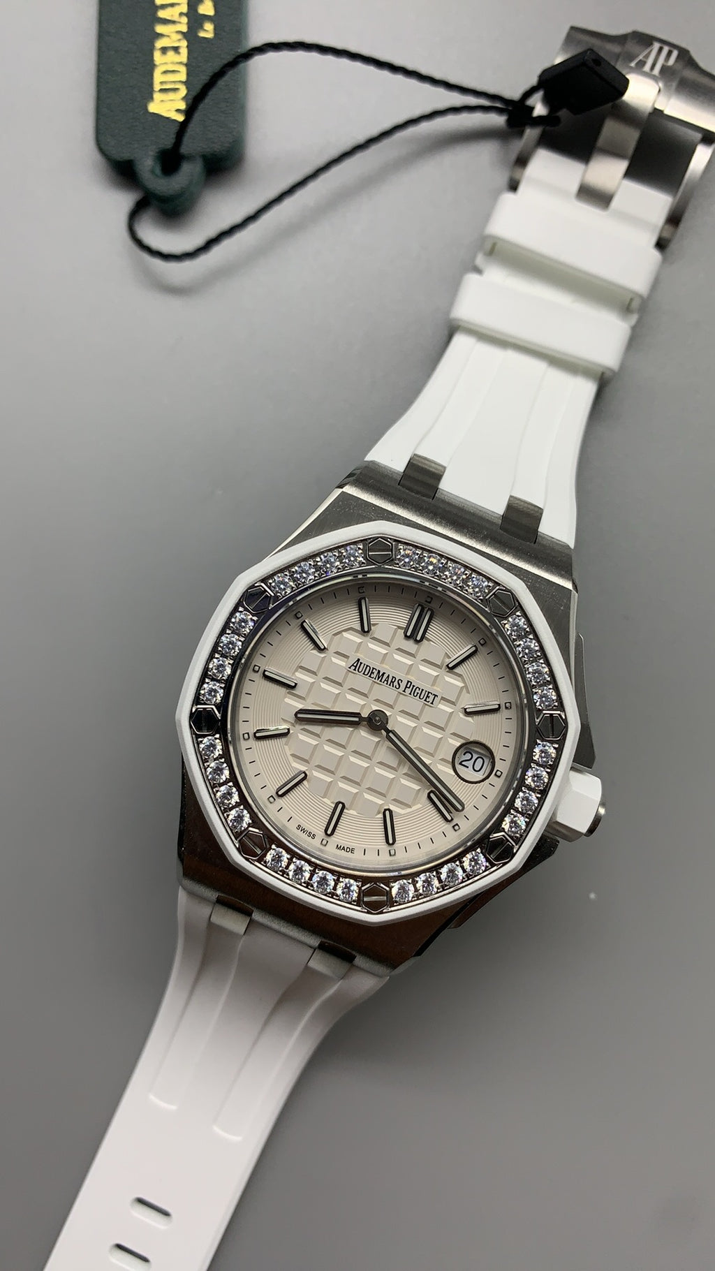 Audemars Piguet Royal Oak Offshore 67540SK.ZZ.A010CA.01 | 37MM | Stainless steel case | Diamond-set bezel | White dial | White rubber strap | Automatic movement Cal.3126