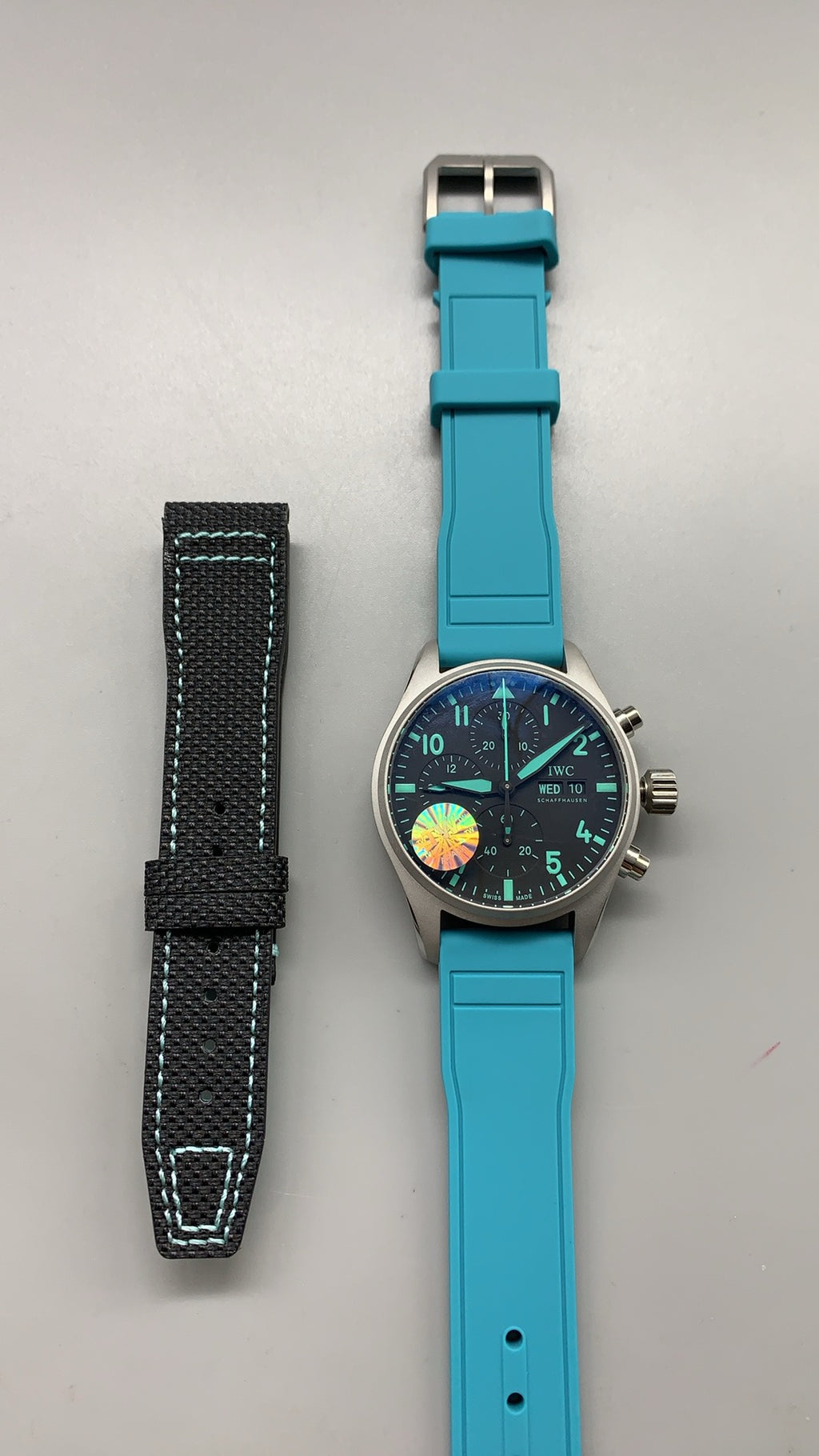 IWC Pilot’s Watch Chronograph | 41MM | ตัวเรือนไทเทเนียม | หน้าปัดสีดำ | เข็มและหลักเรืองแสงสีฟ้า | สายยางสี Tiffany | กลไกอัตโนมัติ Cal.69385