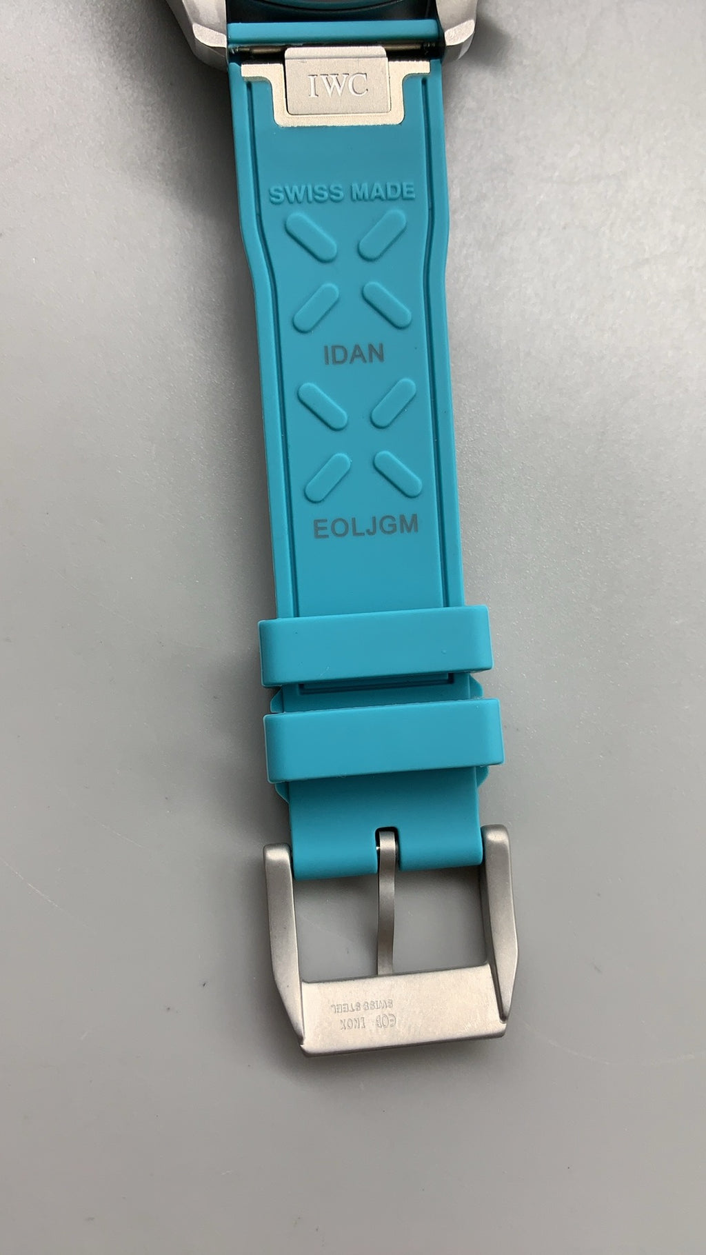 IWC Pilot’s Watch Chronograph | 41MM | ตัวเรือนไทเทเนียม | หน้าปัดสีดำ | เข็มและหลักเรืองแสงสีฟ้า | สายยางสี Tiffany | กลไกอัตโนมัติ Cal.69385