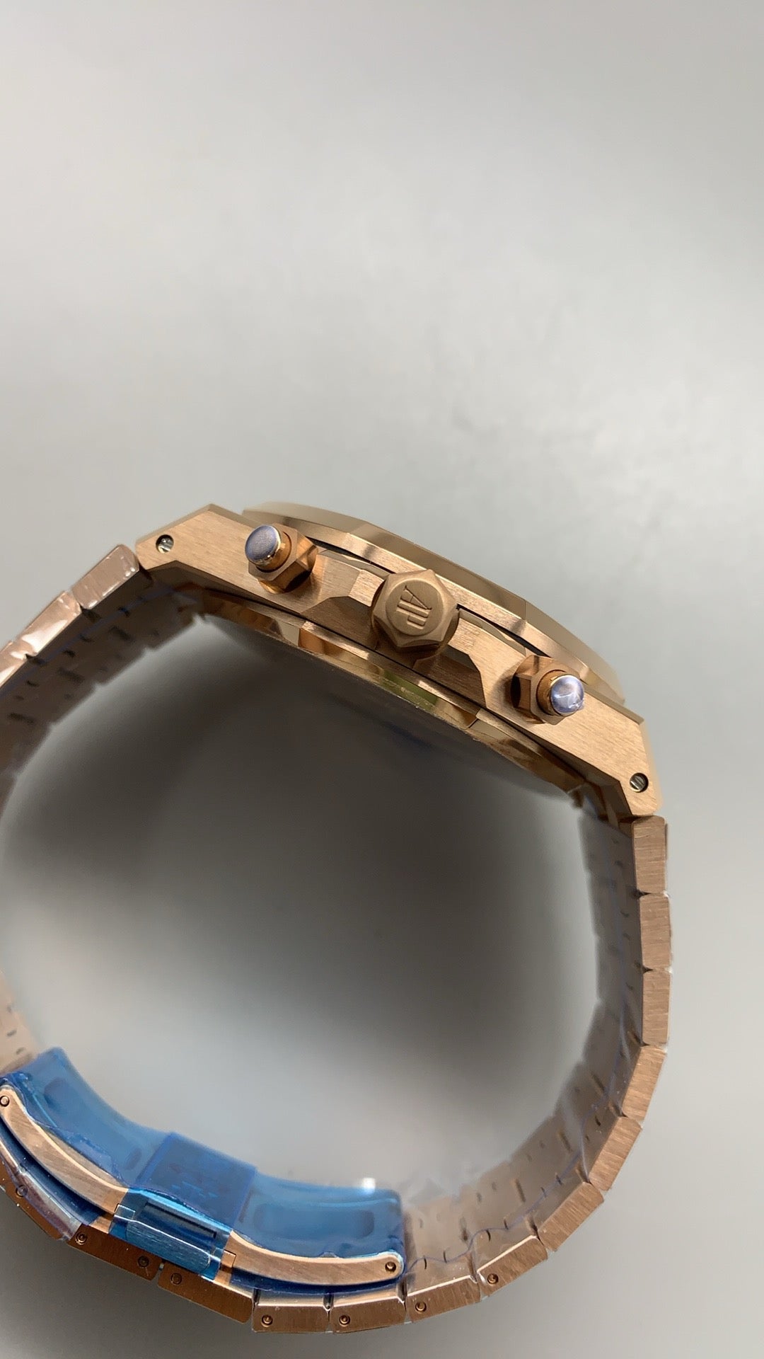 Audemars Piguet Royal Oak 26240 | 41MM | ตัวเรือนสแตนเลสสตีลเคลือบสีโรสโกลด์แบบ PVD | หน้าปัดสีดำ | จับเวลา Chronograph | กลไกอัตโนมัติ Cal.4401