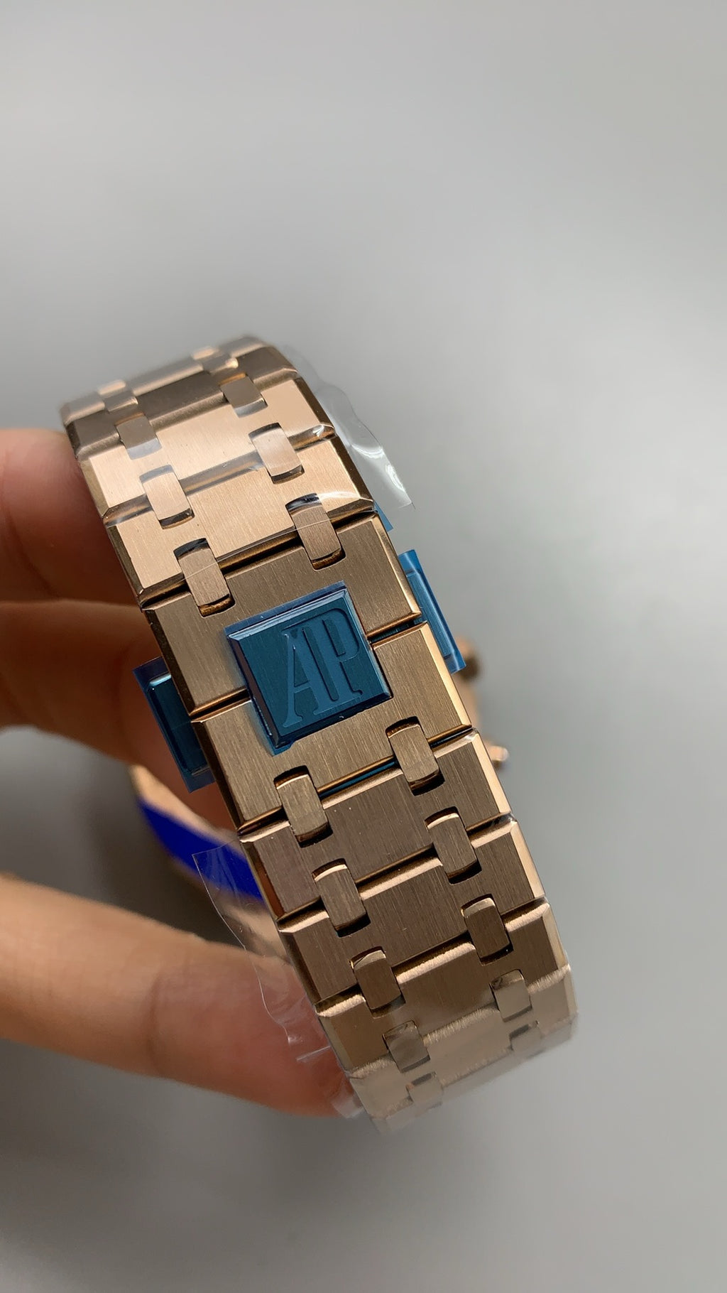 Audemars Piguet Royal Oak 26240 | 41MM | ตัวเรือนสแตนเลสสตีลเคลือบสีโรสโกลด์แบบ PVD | หน้าปัดสีดำ | จับเวลา Chronograph | กลไกอัตโนมัติ Cal.4401