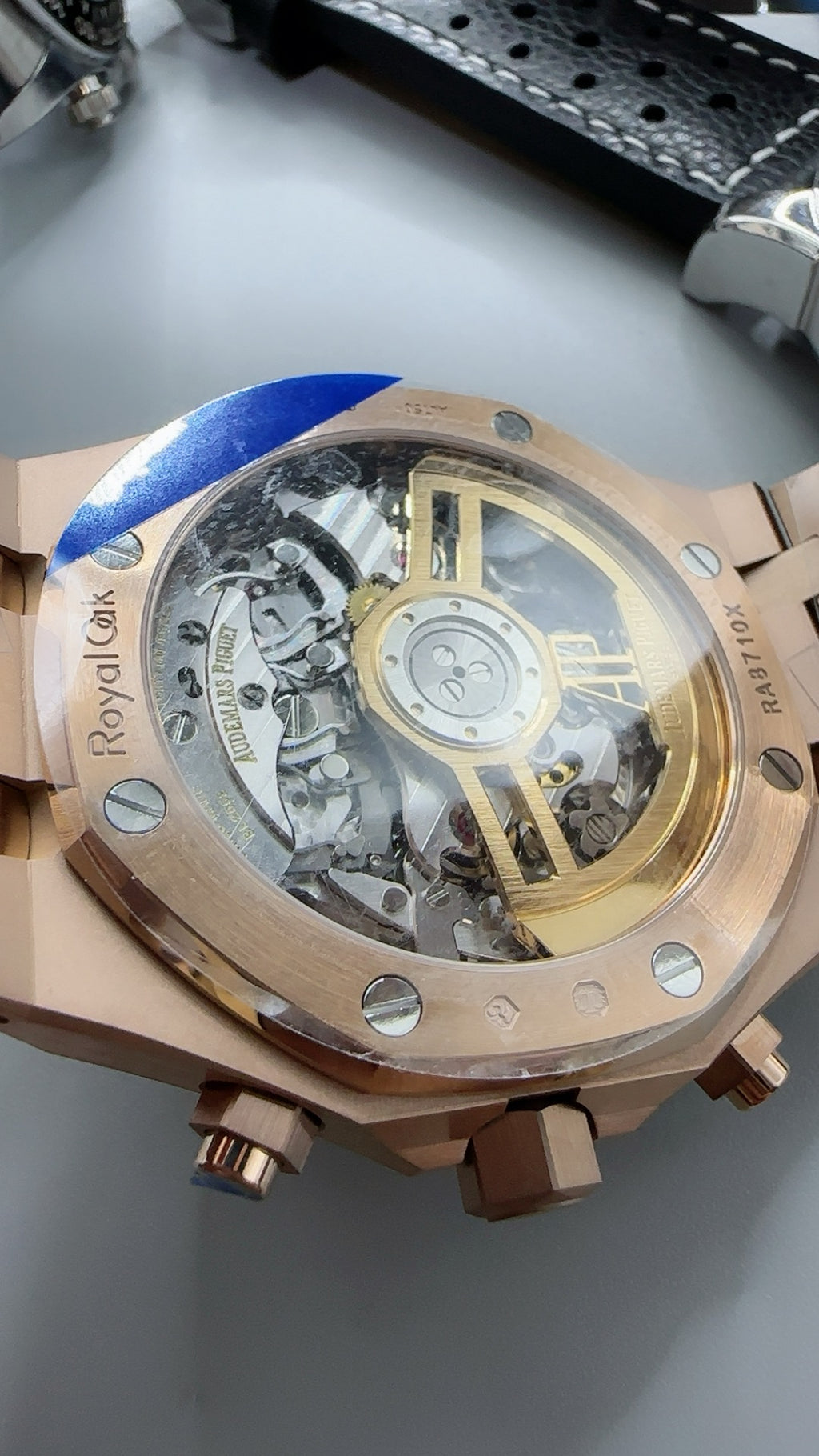 Audemars Piguet Royal Oak 26240 | 41MM | ตัวเรือนสแตนเลสสตีลเคลือบสีโรสโกลด์แบบ PVD | หน้าปัดสีดำ | จับเวลา Chronograph | กลไกอัตโนมัติ Cal.4401