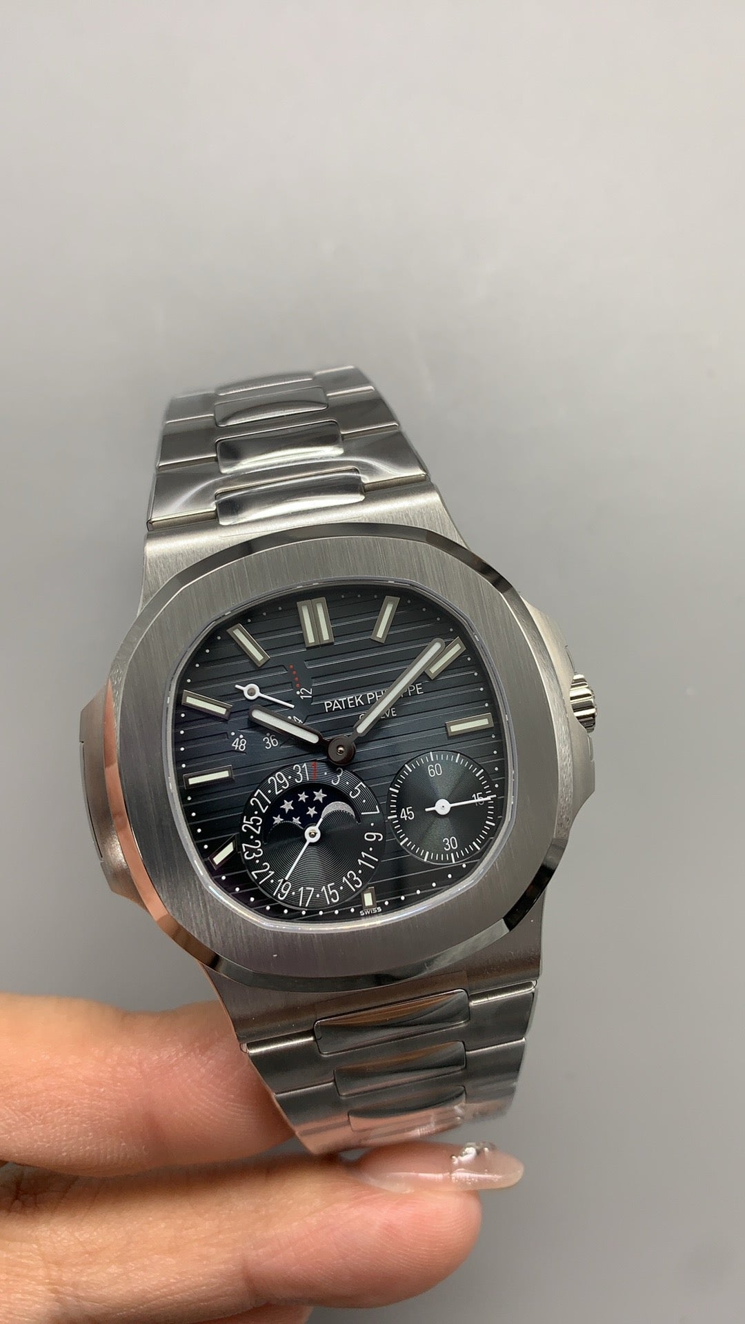 Patek Philippe Nautilus 5712 | 40MM | รุ่นใหม่พร้อมบานพับแบบใหม่ | หน้าปัดสีน้ำเงินอมเทา | กลไกอัตโนมัติ Cal.240 PS IRM C LU