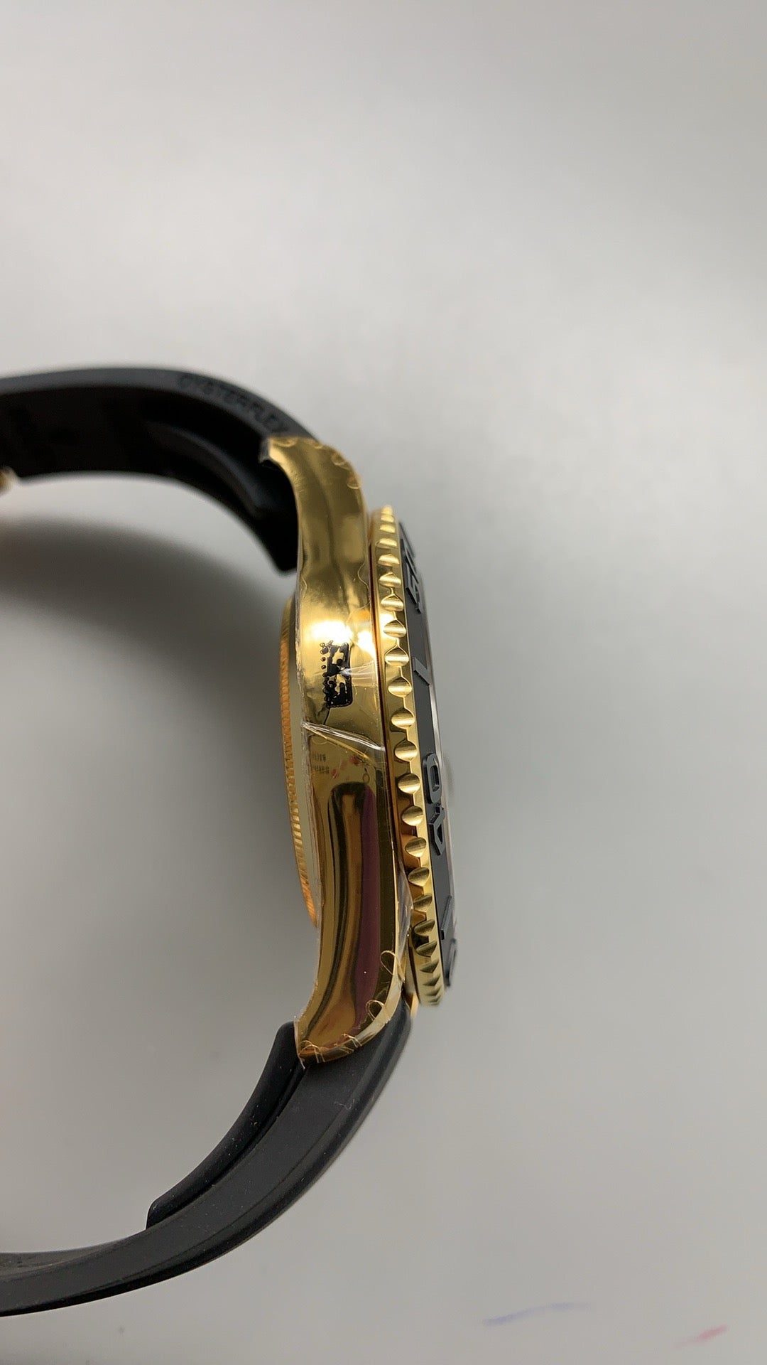 Rolex Yacht-Master 42MM | ตัวเรือนสแตนเลสเคลือบสีทอง PVD | สายยาง Oysterflex | กลไกอัตโนมัติ Cal.3235