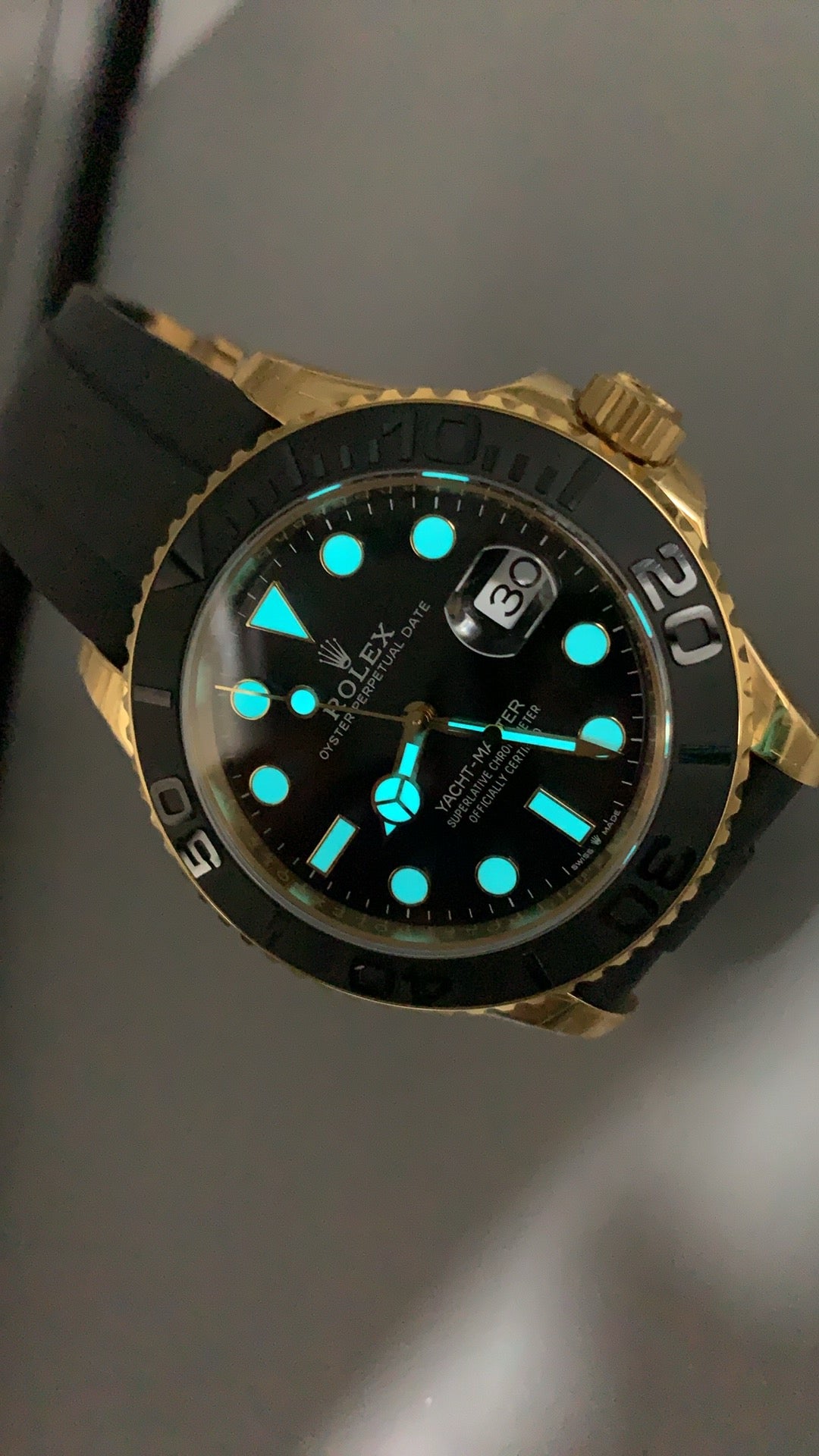 Rolex Yacht-Master 42MM | ตัวเรือนสแตนเลสเคลือบสีทอง PVD | สายยาง Oysterflex | กลไกอัตโนมัติ Cal.3235