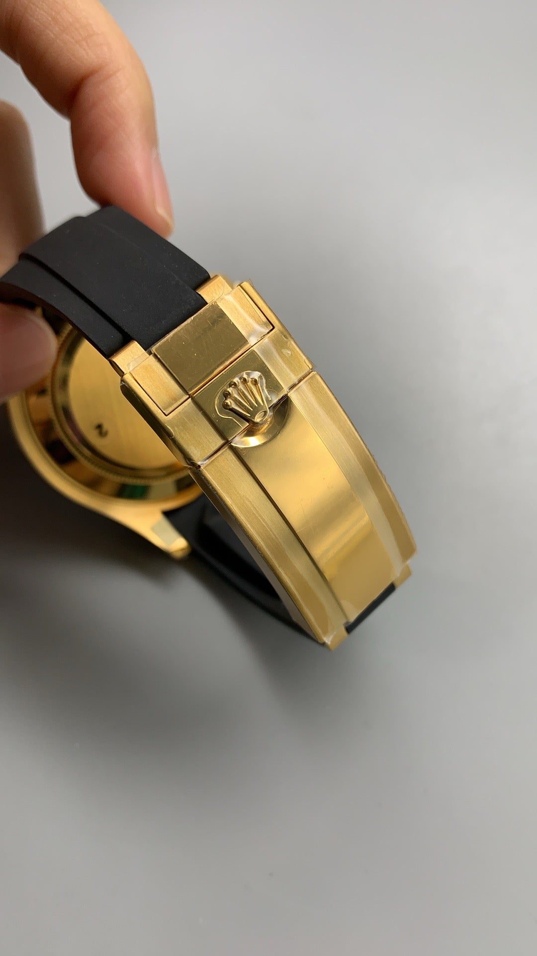 Rolex Yacht-Master 42MM | ตัวเรือนสแตนเลสเคลือบสีทอง PVD | สายยาง Oysterflex | กลไกอัตโนมัติ Cal.3235