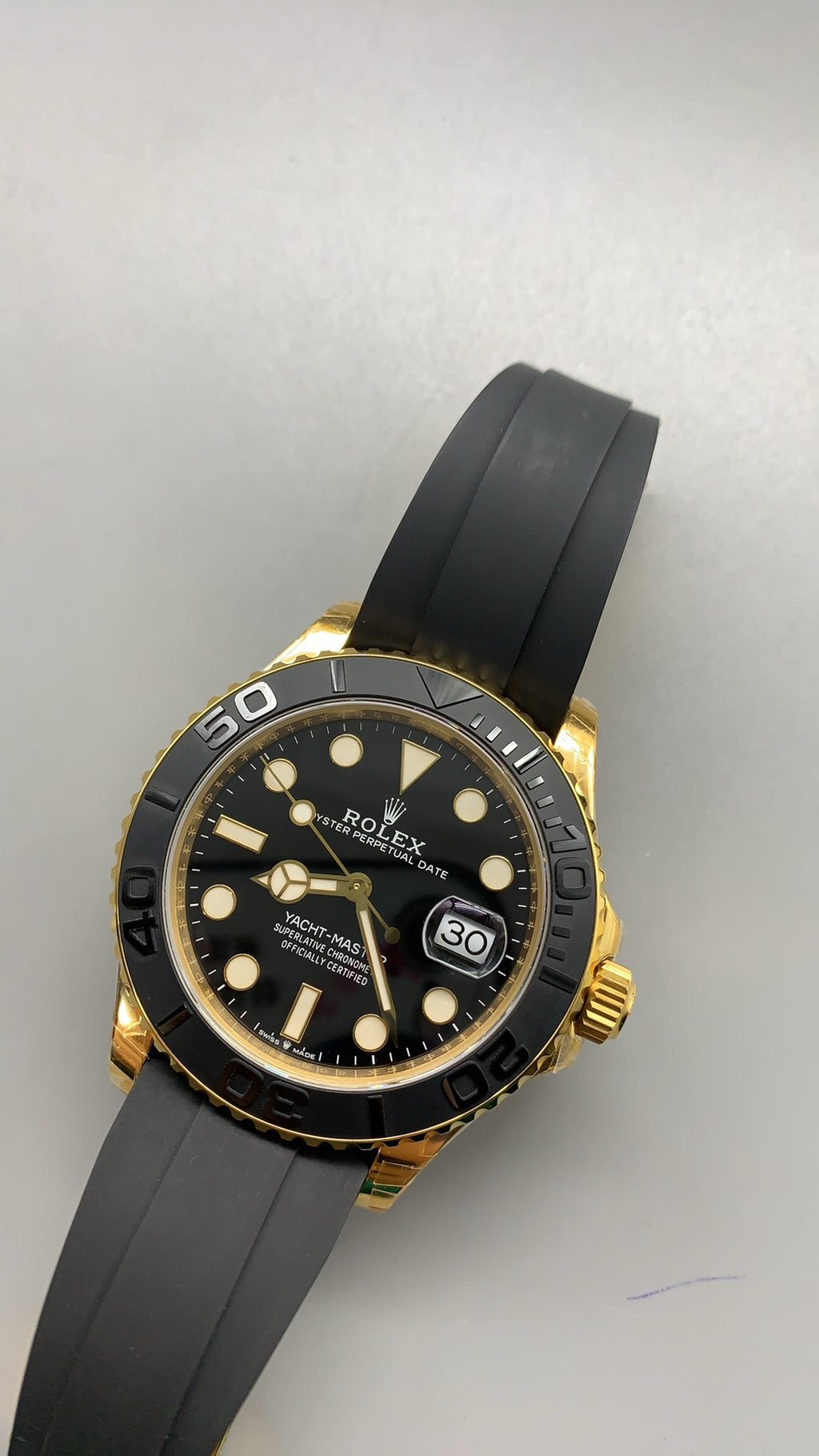 Rolex Yacht-Master 42MM | ตัวเรือนสแตนเลสเคลือบสีทอง PVD | สายยาง Oysterflex | กลไกอัตโนมัติ Cal.3235