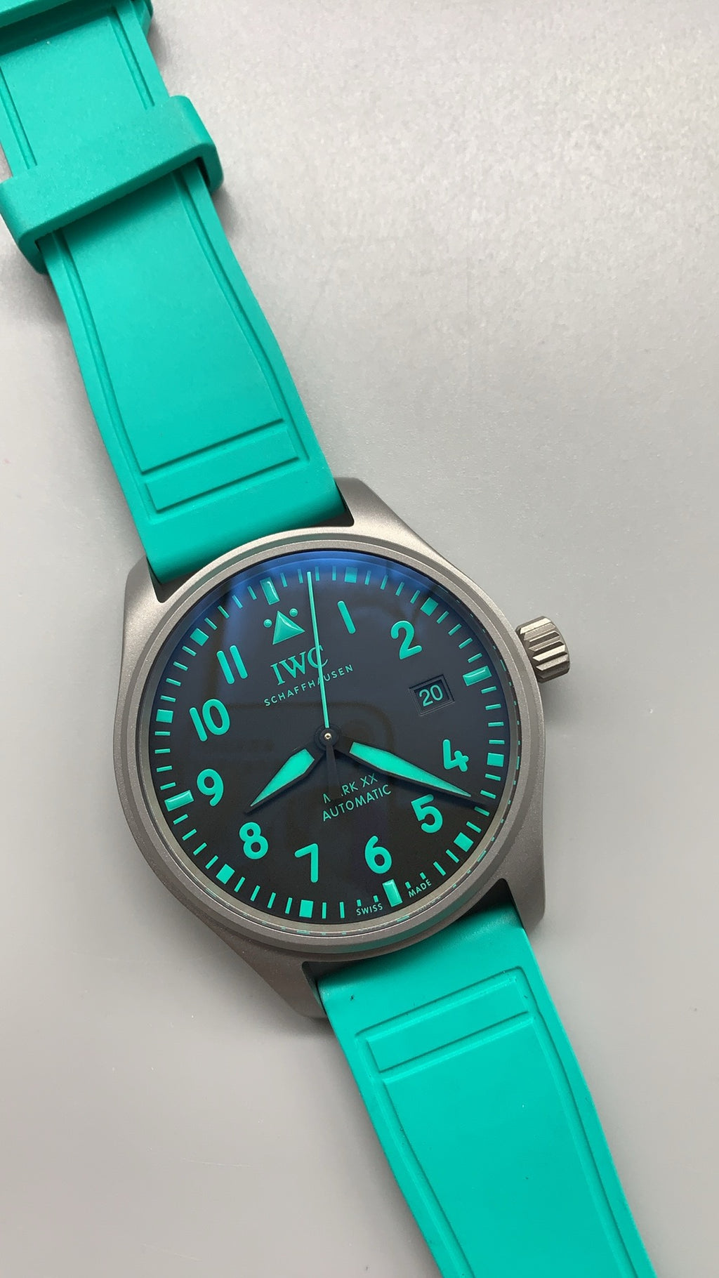IWC Pilot’s Watch Mark XX | 40MM | ตัวเรือนสเตนเลสสตีล | หน้าปัดสีฟ้า Tiffany | สายหนังวัว | กลไกอัตโนมัติ Cal.32111