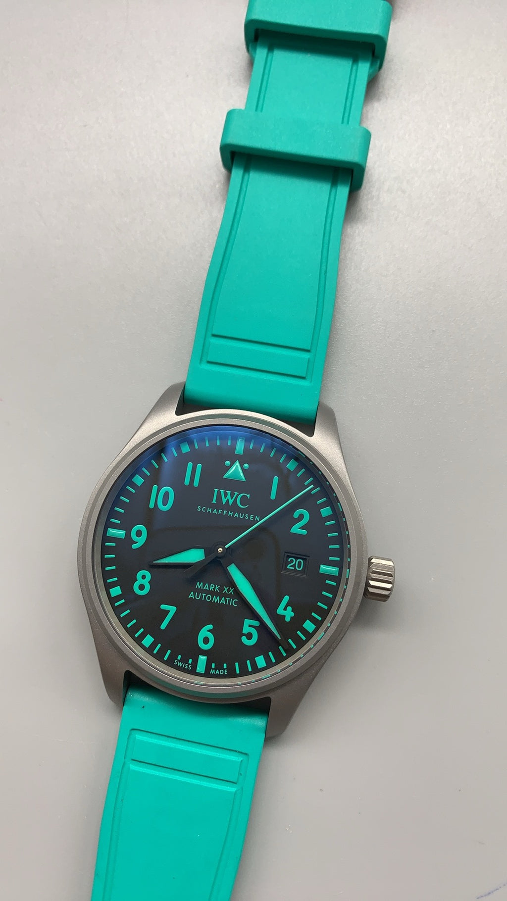 IWC Pilot’s Watch Mark XX | 40MM | ตัวเรือนสเตนเลสสตีล | หน้าปัดสีฟ้า Tiffany | สายหนังวัว | กลไกอัตโนมัติ Cal.32111