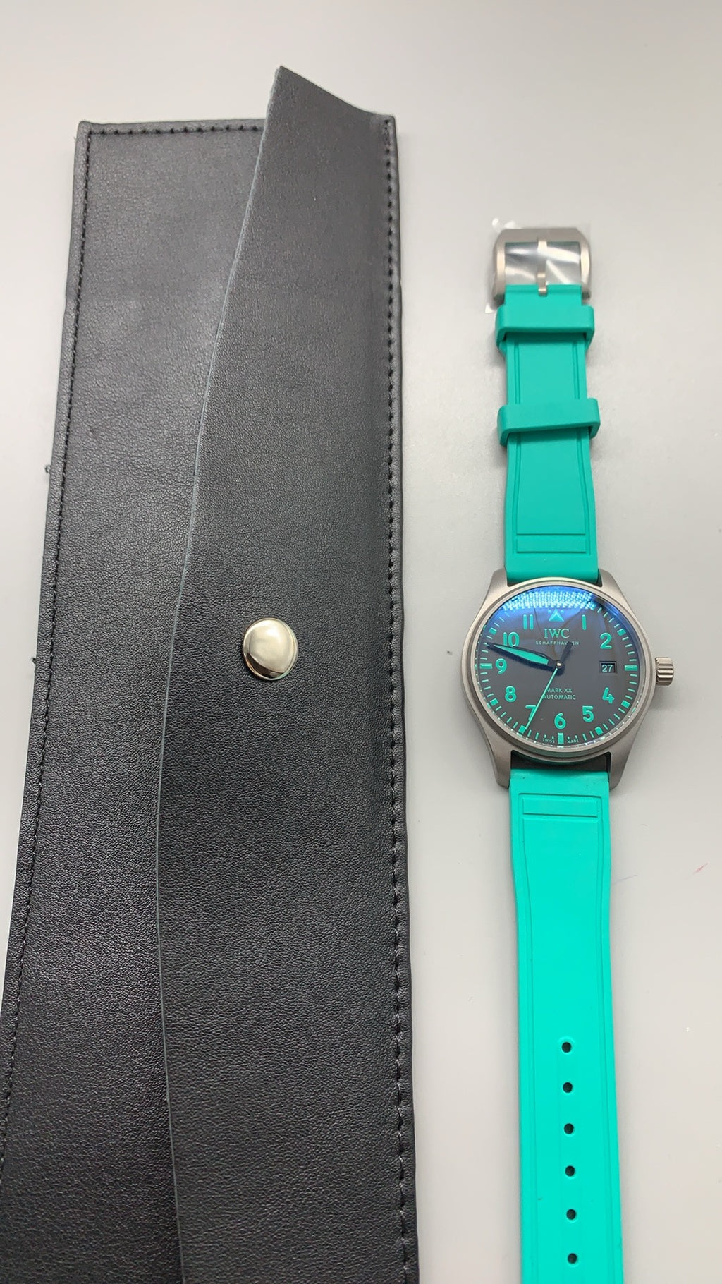 IWC Pilot’s Watch Mark XX | 40MM | ตัวเรือนสเตนเลสสตีล | หน้าปัดสีฟ้า Tiffany | สายหนังวัว | กลไกอัตโนมัติ Cal.32111