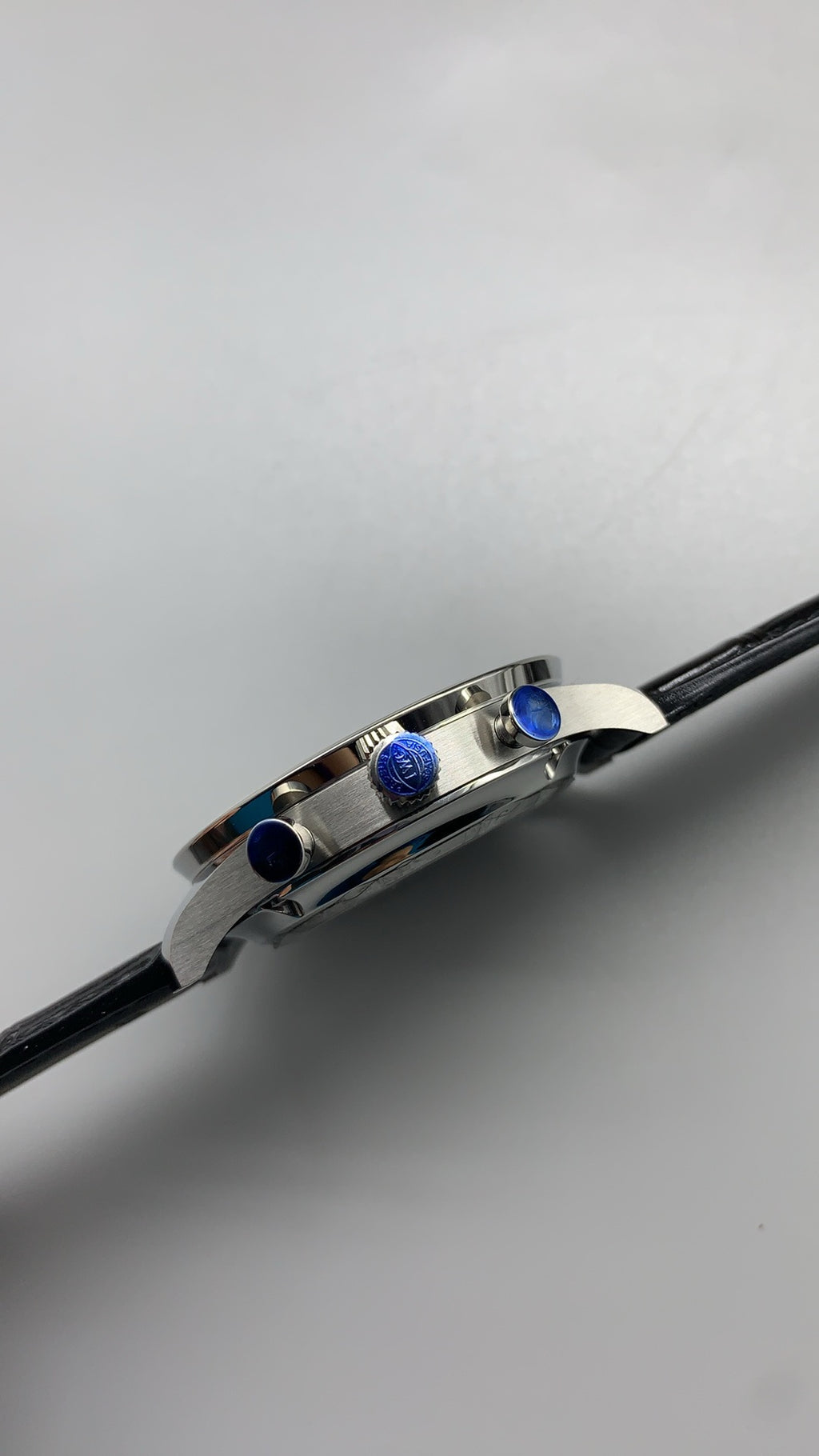 IWC Portugieser Chronograph IW371605 | 41MM | ตัวเรือนสเตนเลสสตีล | หน้าปัดสีขาว | เข็มสีน้ำเงิน | สายหนังจระเข้สีดำ | กลไกอัตโนมัติ Cal.69355