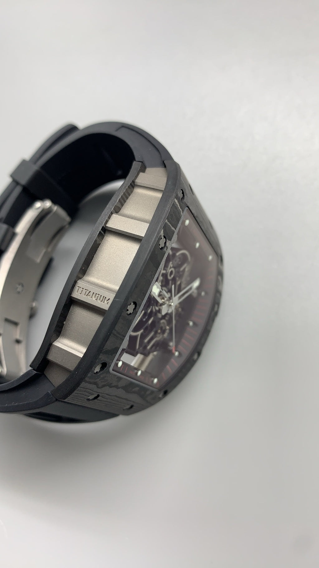 Richard Mille RM055 | 42MM | ตัวเรือนคาร์บอนไฟเบอร์ NTPT + โครงไทเทเนียม | หน้าปัดสเกเลตัน | กลไกไขลานมือ RMUL2