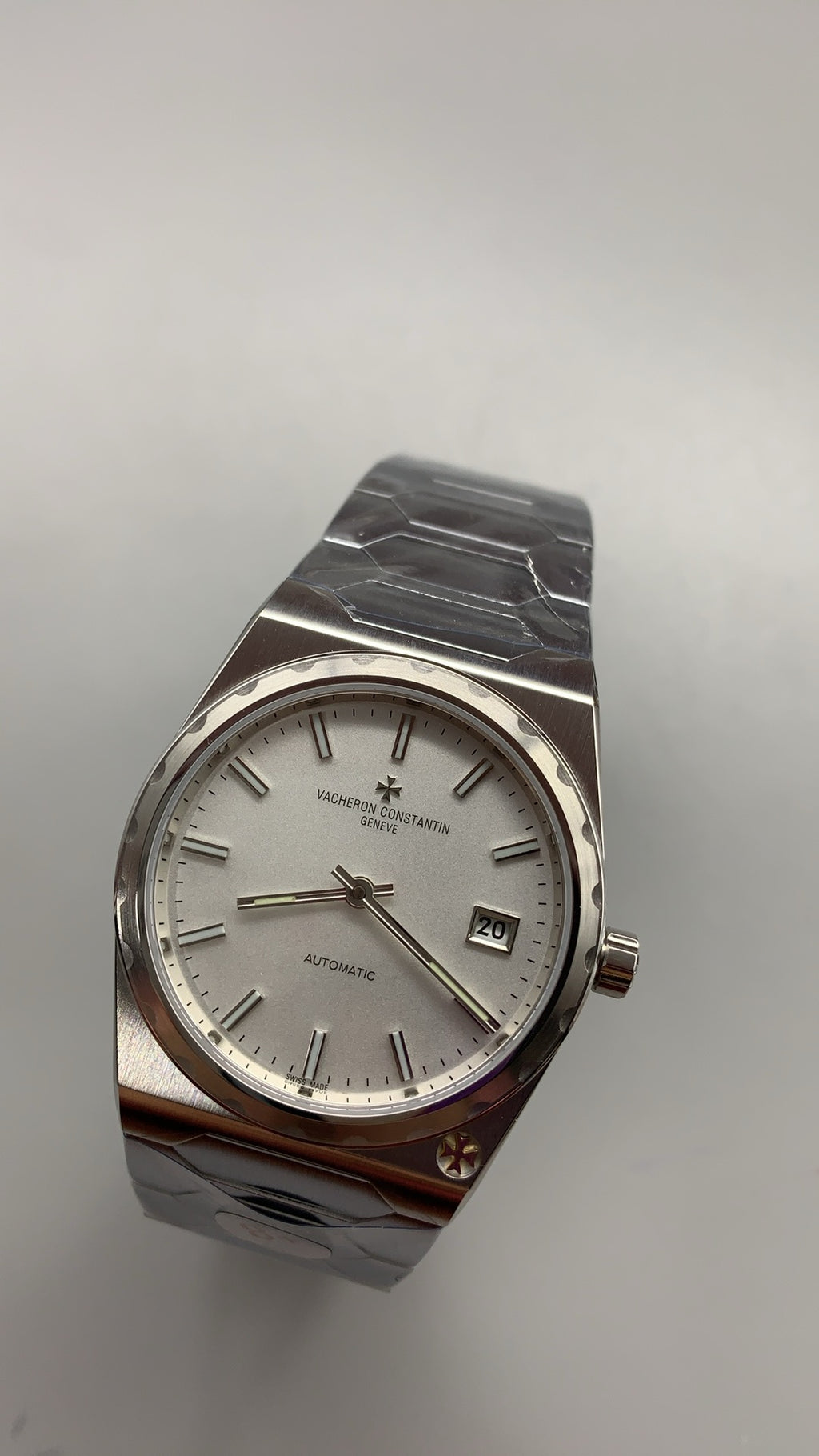 Vacheron Constantin Historiques 222 | 37MM | ตัวเรือนสแตนเลสสตีล | หน้าปัดสีทองแชมเปญ | สายเหล็กสแตนเลส | กลไกอัตโนมัติ Cal.2455/2