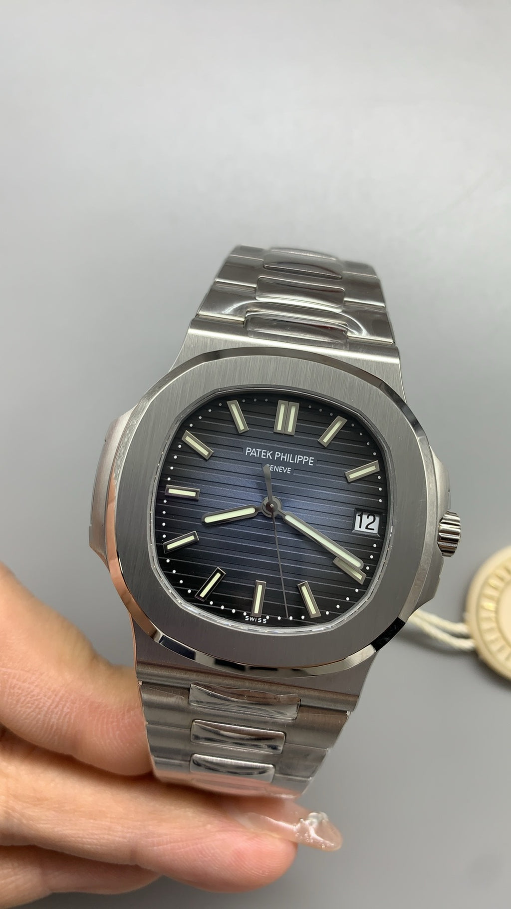 Patek Philippe Nautilus 5711 | 40MM | หน้าปัดสีน้ำเงินลายริ้ว | ตัวเรือนสแตนเลสสตีล | กลไกอัตโนมัติ Cal.324 S C
