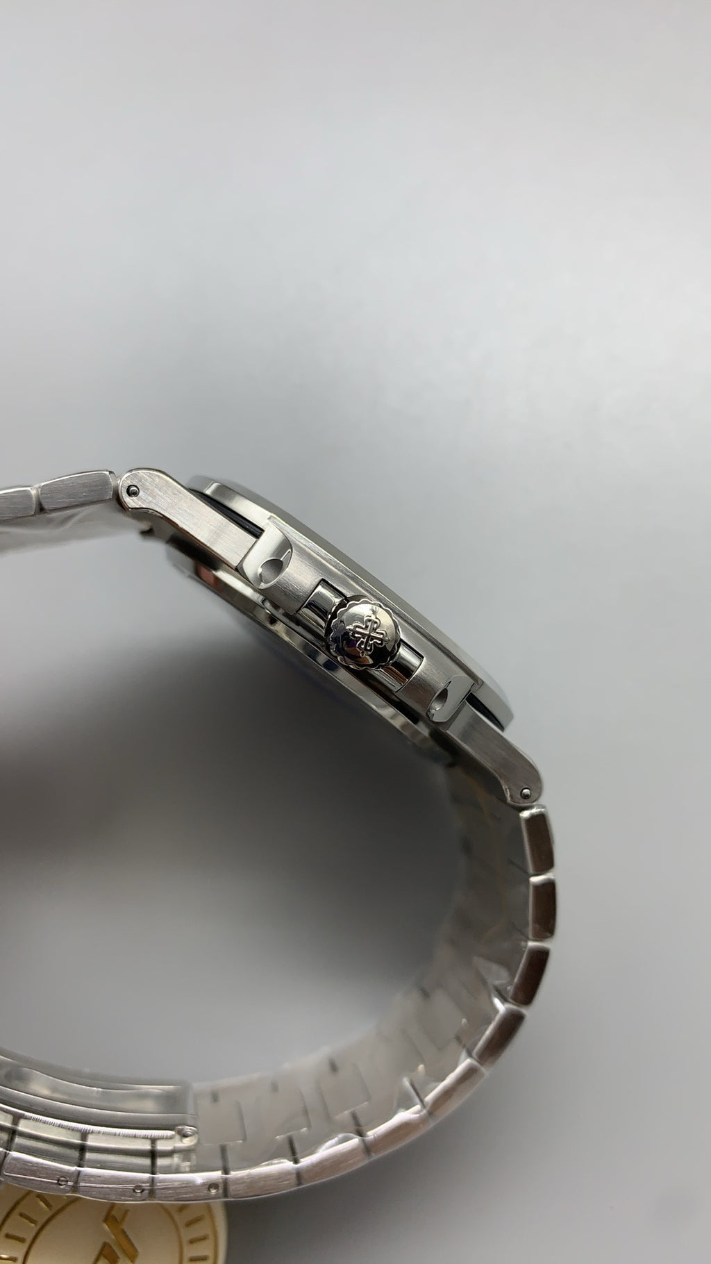 Patek Philippe Nautilus 5711 | 40MM | หน้าปัดสีน้ำเงินลายริ้ว | ตัวเรือนสแตนเลสสตีล | กลไกอัตโนมัติ Cal.324 S C