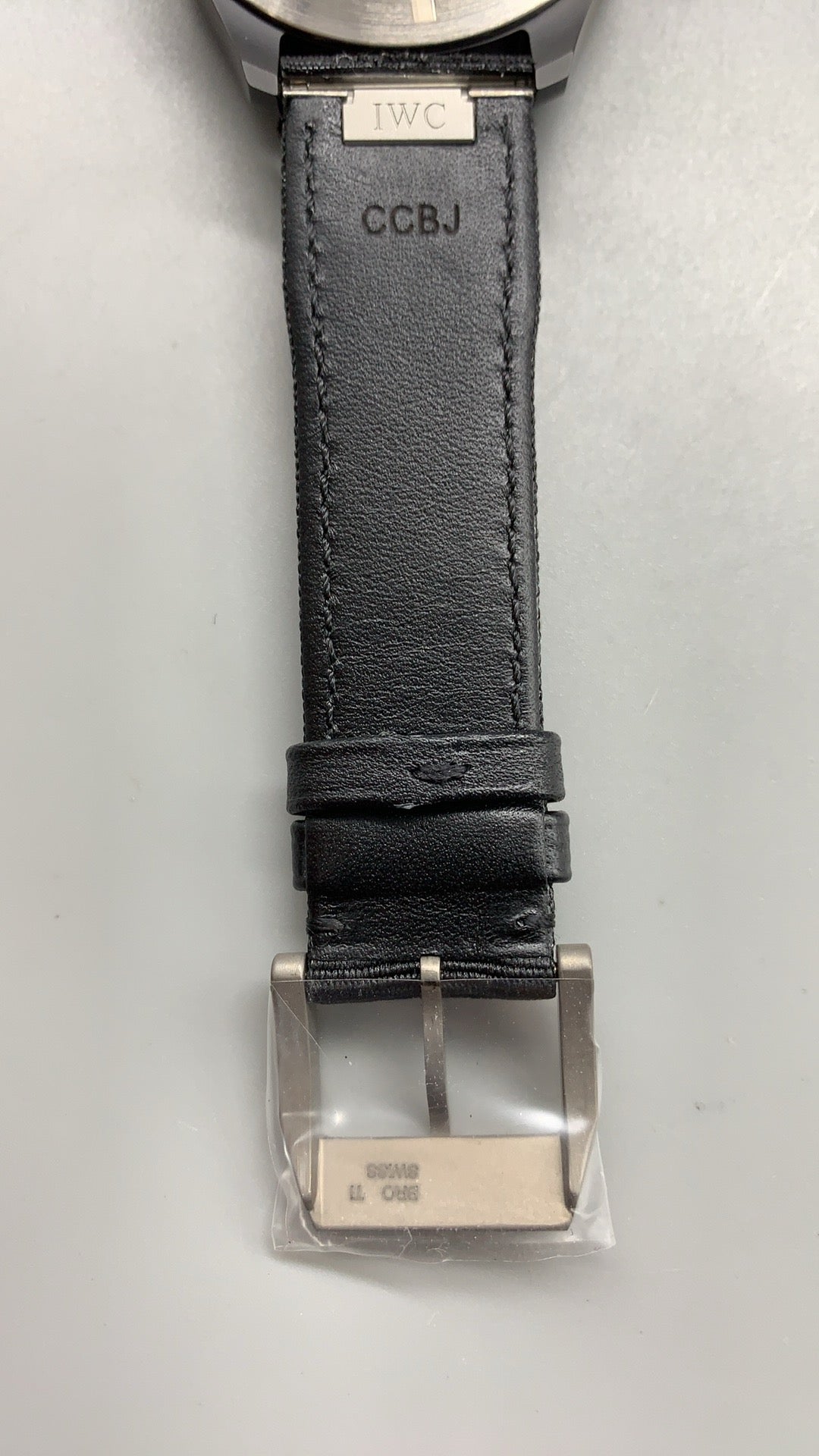 IWC Pilot's Watch Automatic Black Aces | 41MM | ตัวเรือนเซรามิกสีดำ | หน้าปัดสีขาวพิมพ์โลโก้ Black Aces | สายผ้า NATO สีดำ | กลไกอัตโนมัติ Cal.32100