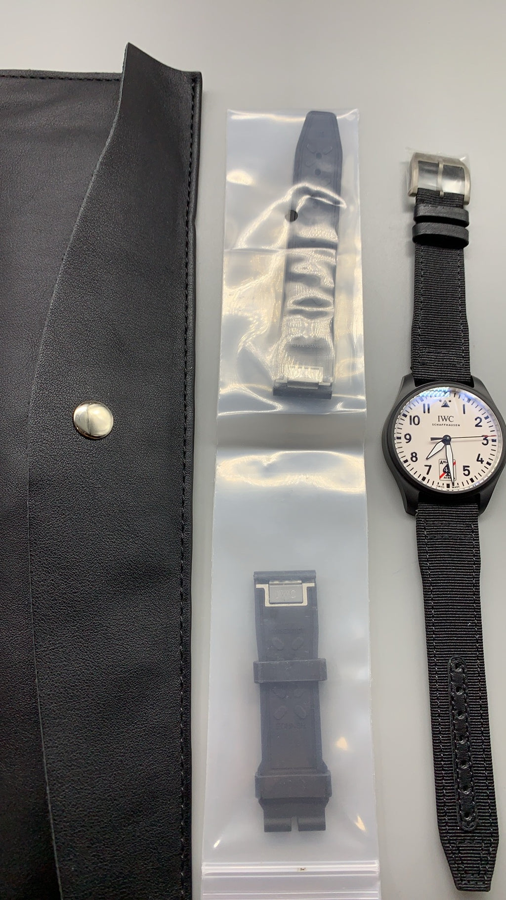 IWC Pilot's Watch Automatic Black Aces | 41MM | ตัวเรือนเซรามิกสีดำ | หน้าปัดสีขาวพิมพ์โลโก้ Black Aces | สายผ้า NATO สีดำ | กลไกอัตโนมัติ Cal.32100