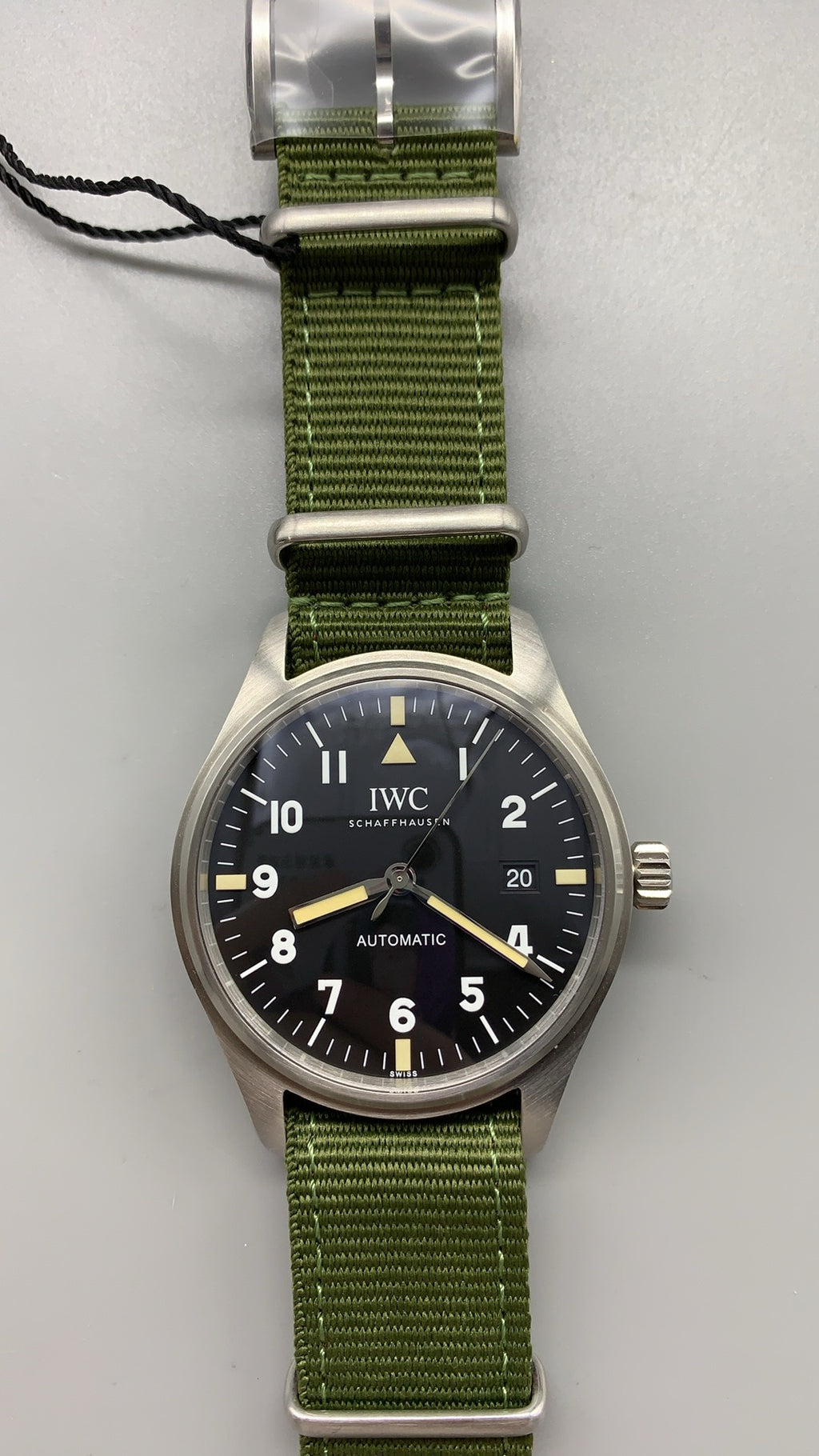 IWC Pilot's Watch Mark XX | 40MM | ตัวเรือนสเตนเลสสตีล | หน้าปัดสีดำ | สายผ้า NATO สีเขียว | กลไกอัตโนมัติ Cal.32111