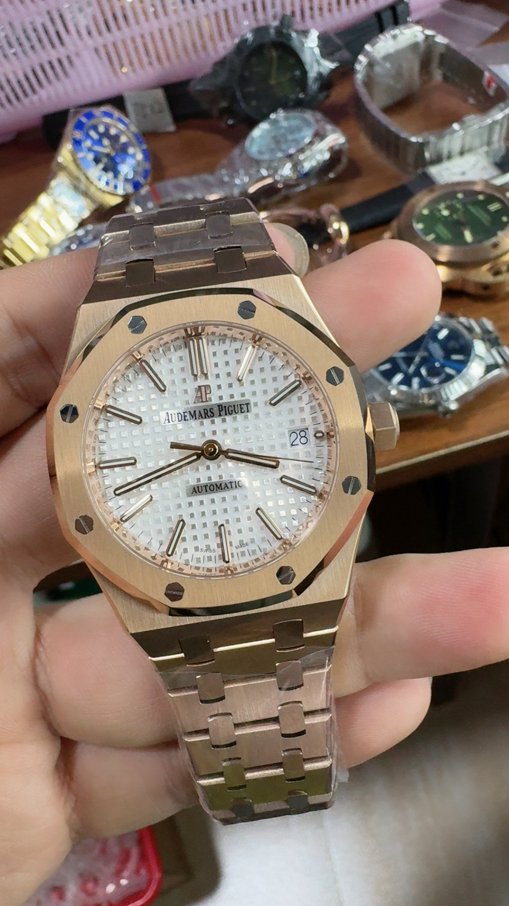 Audemars Piguet Royal Oak 15451 | 37MM | ตัวเรือนสแตนเลสสตีลเคลือบสีโรสโกลด์แบบ PVD | หน้าปัดสีขาวประดับเพชร | กลไกอัตโนมัติ Cal.3120