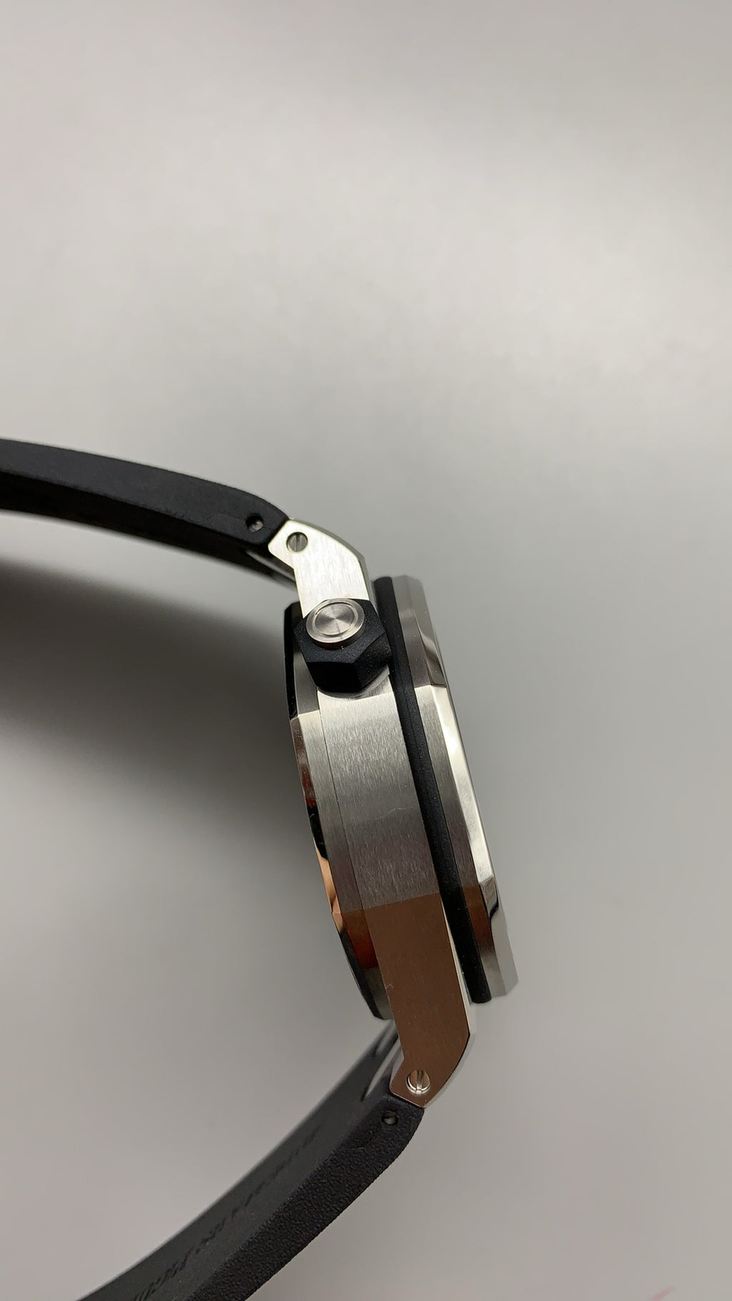 Audemars Piguet Royal Oak Offshore Diver 15710ST | 42MM | Stainless Steel Case | Classic Black Dial | Automatic Movement Cal.3120