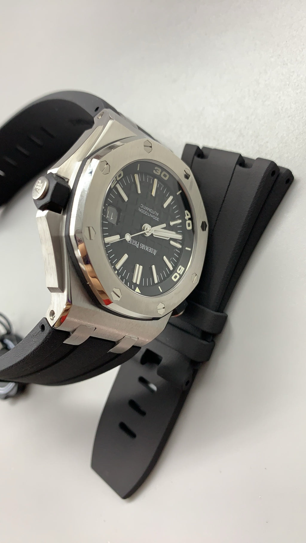 Audemars Piguet Royal Oak Offshore Diver 15710ST | 42MM | Stainless Steel Case | Classic Black Dial | Automatic Movement Cal.3120