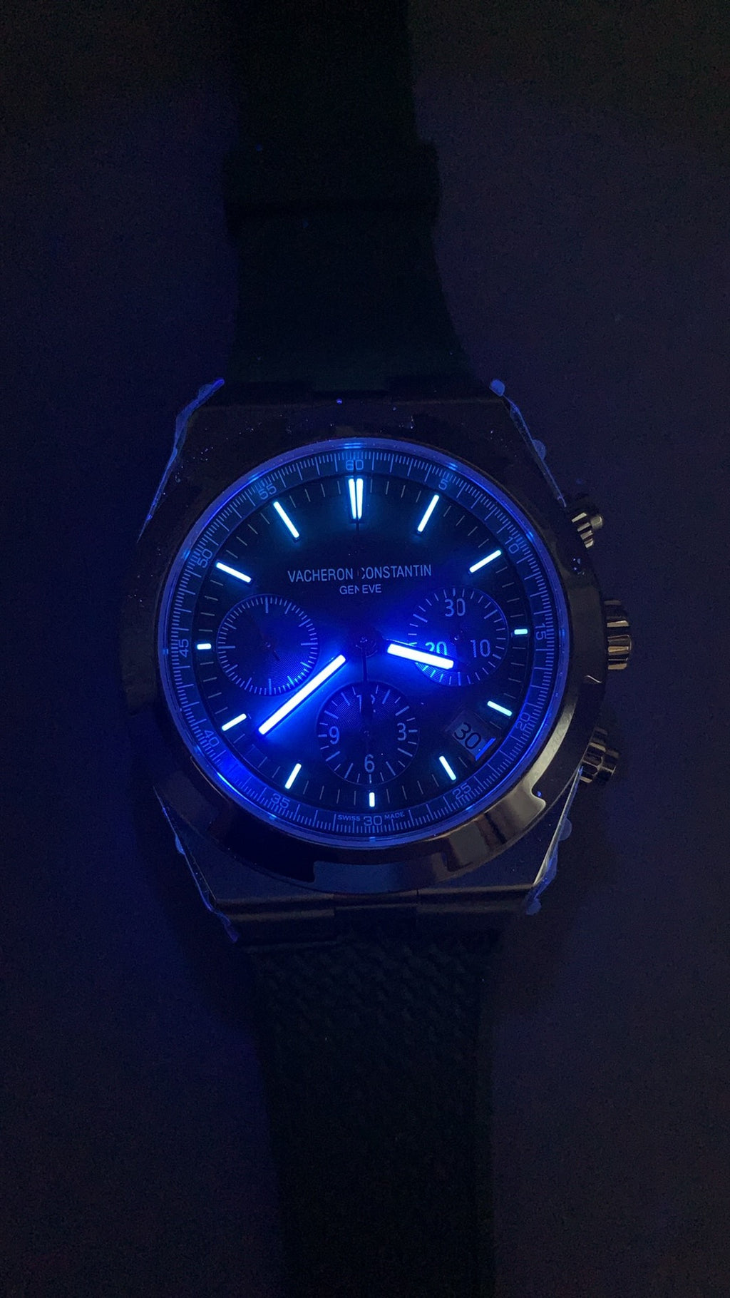 Vacheron Constantin Overseas Chronograph 5500V | 42.5MM | ตัวเรือนสแตนเลสสตีล | ฟังก์ชันจับเวลา | หน้าปัดสีเขียว | สายยางสีเขียว | กลไกอัตโนมัติ Cal.5200