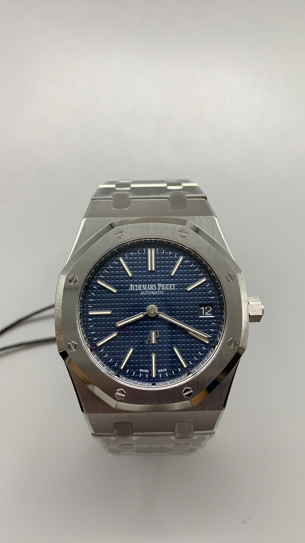 Audemars Piguet Royal Oak 16202ST | 39MM | ตัวเรือนสแตนเลสสตีล | หน้าปัดสีน้ำเงินซันเบิร์สต์ | กลไกอัตโนมัติ Cal.7121