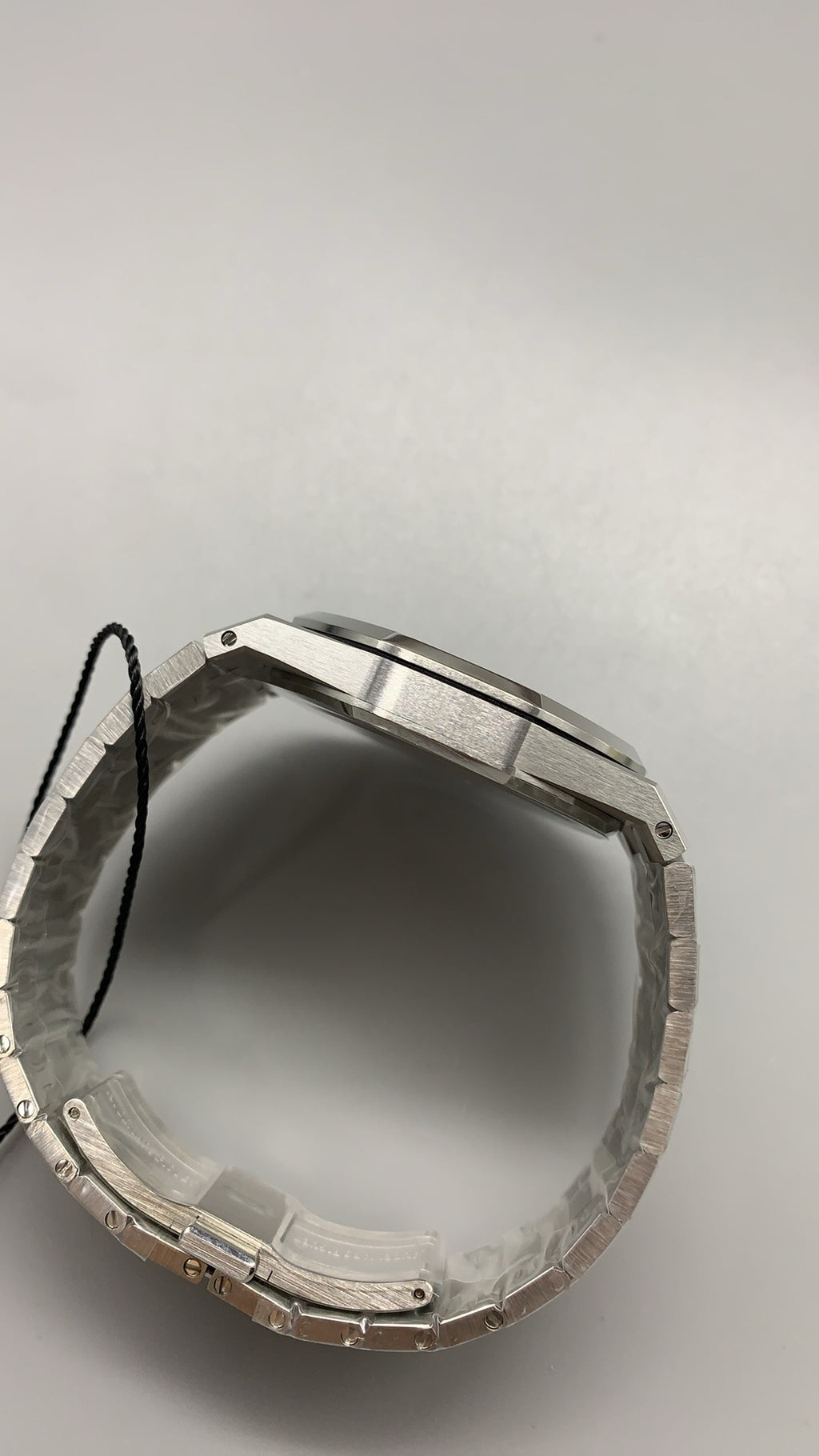 Audemars Piguet Royal Oak 16202ST | 39MM | ตัวเรือนสแตนเลสสตีล | หน้าปัดสีน้ำเงินซันเบิร์สต์ | กลไกอัตโนมัติ Cal.7121