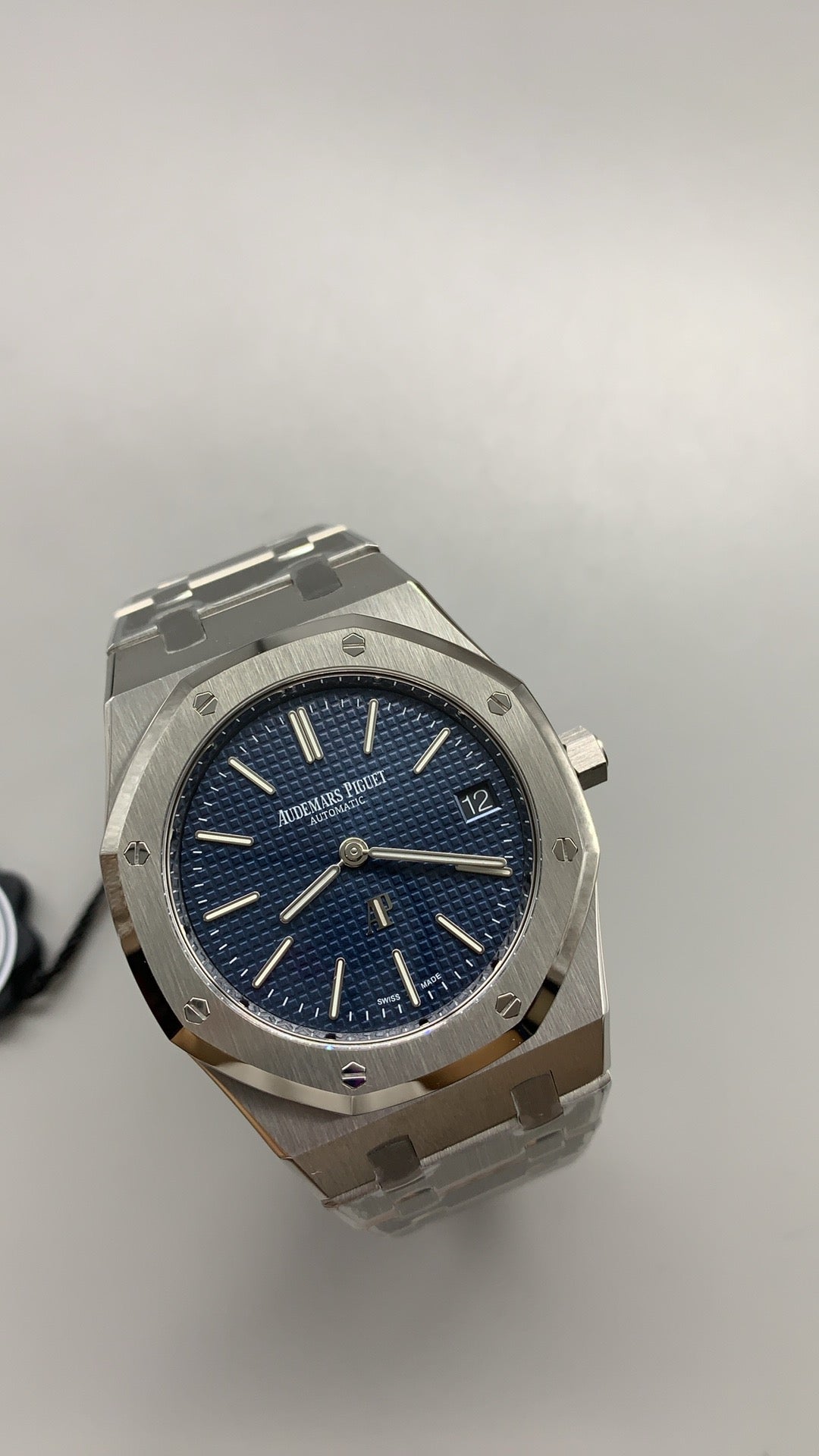 Audemars Piguet Royal Oak 16202ST | 39MM | ตัวเรือนสแตนเลสสตีล | หน้าปัดสีน้ำเงินซันเบิร์สต์ | กลไกอัตโนมัติ Cal.7121