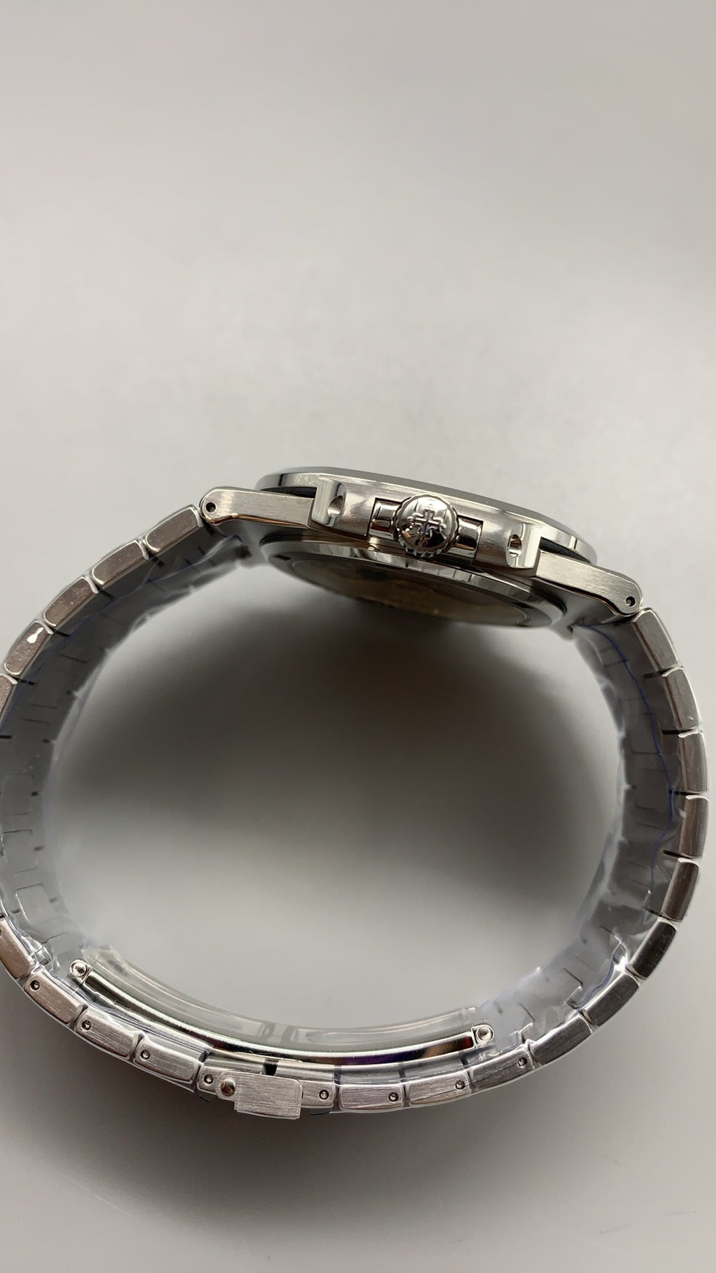 Patek Philippe Nautilus 5711 | 40MM | หน้าปัดสีขาวลายริ้ว | ตัวเรือนสแตนเลสสตีล | กลไกอัตโนมัติ Cal.324 S C