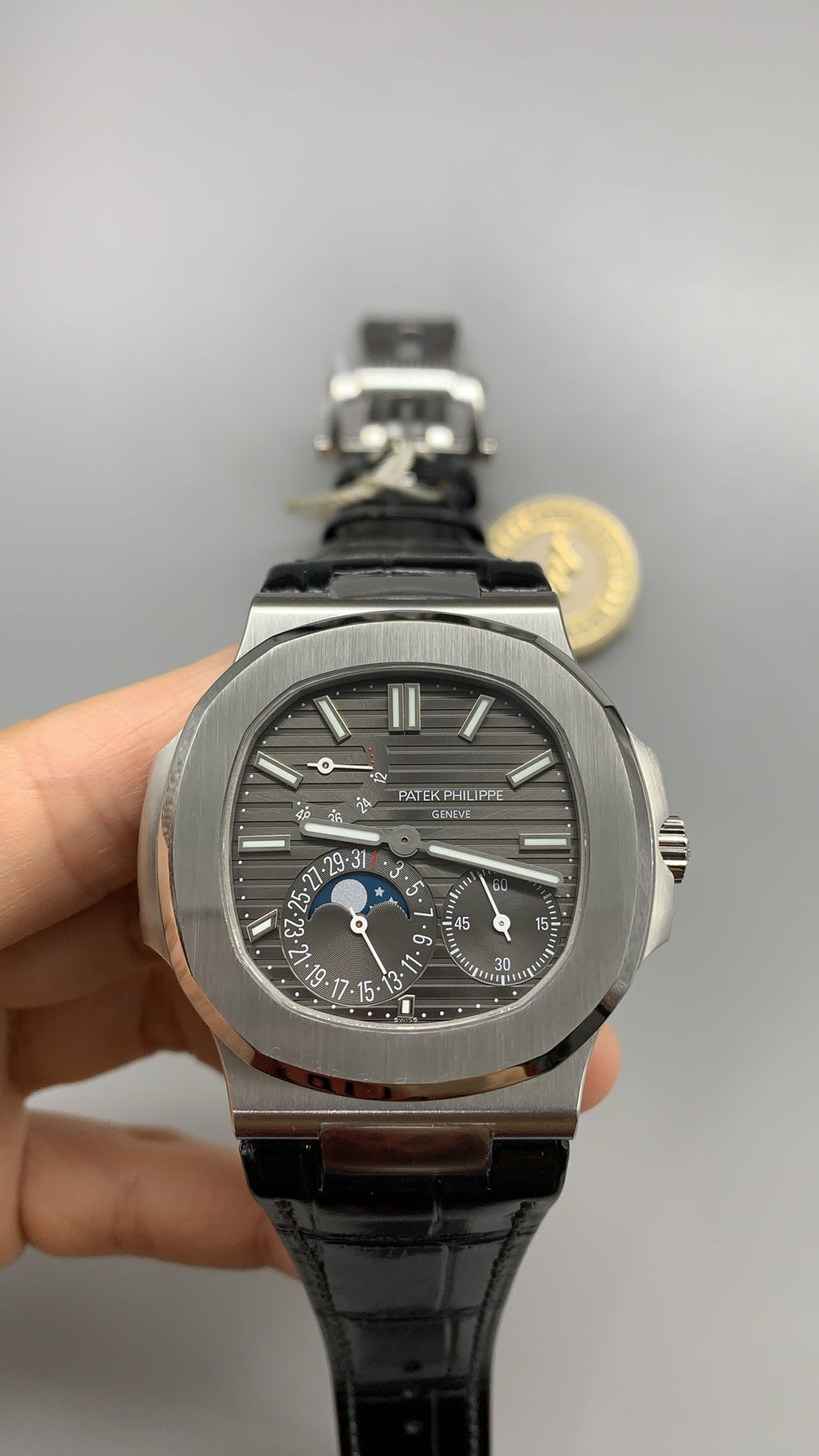 Patek Philippe Nautilus 5712 | 40MM | หน้าปัดสีเทาซันเรย์ | สายหนังจระเข้ | กลไกอัตโนมัติ Cal.240 PS IRM C LU