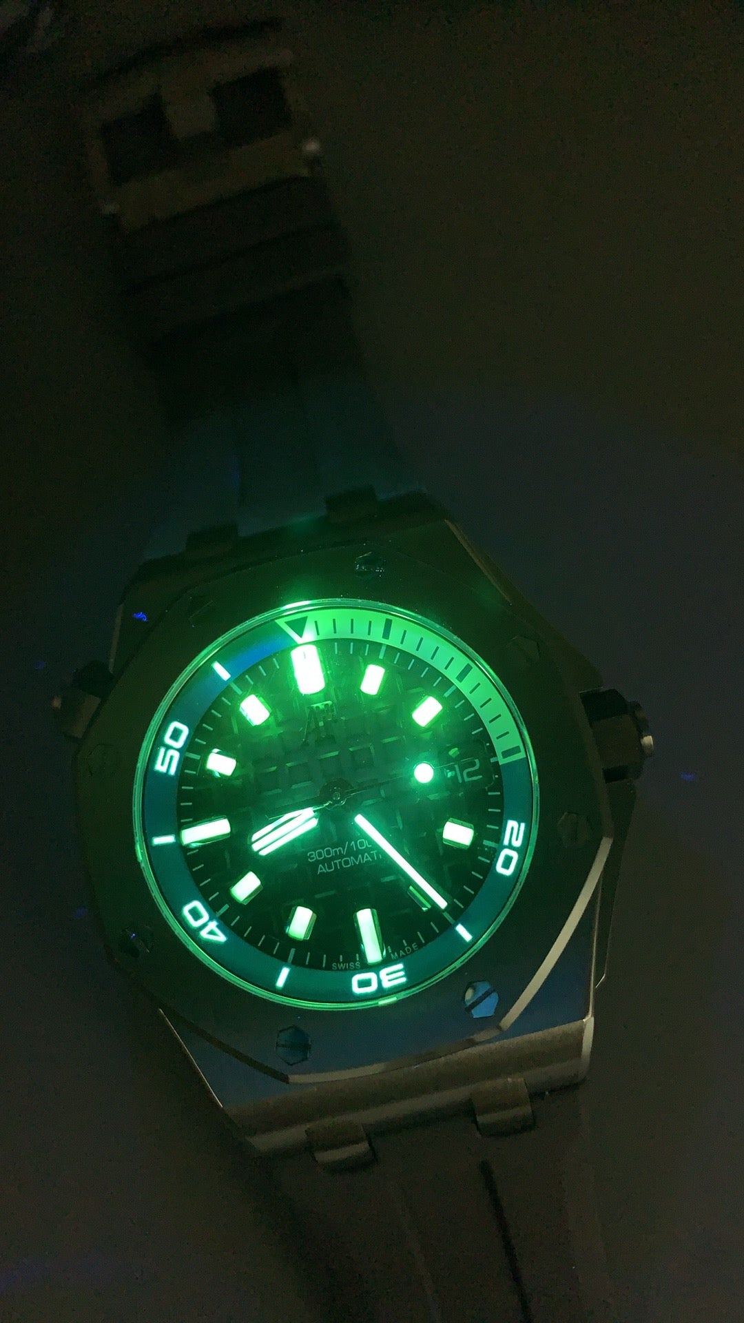 Audemars Piguet Royal Oak Offshore Diver 15720ST | 42MM | Stainless steel case | Grey dial | Quick-release rubber strap | Automatic movement Cal.4308