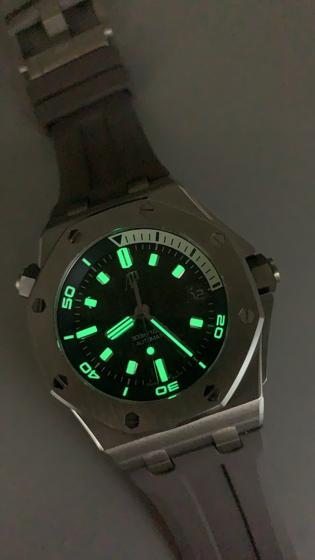 Audemars Piguet Royal Oak Offshore Diver 15720ST | 42MM | Stainless steel case | Grey dial | Quick-release rubber strap | Automatic movement Cal.4308