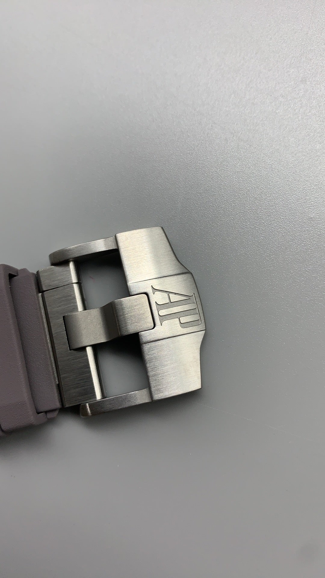 Audemars Piguet Royal Oak Offshore Diver 15720ST | 42MM | Stainless steel case | Grey dial | Quick-release rubber strap | Automatic movement Cal.4308