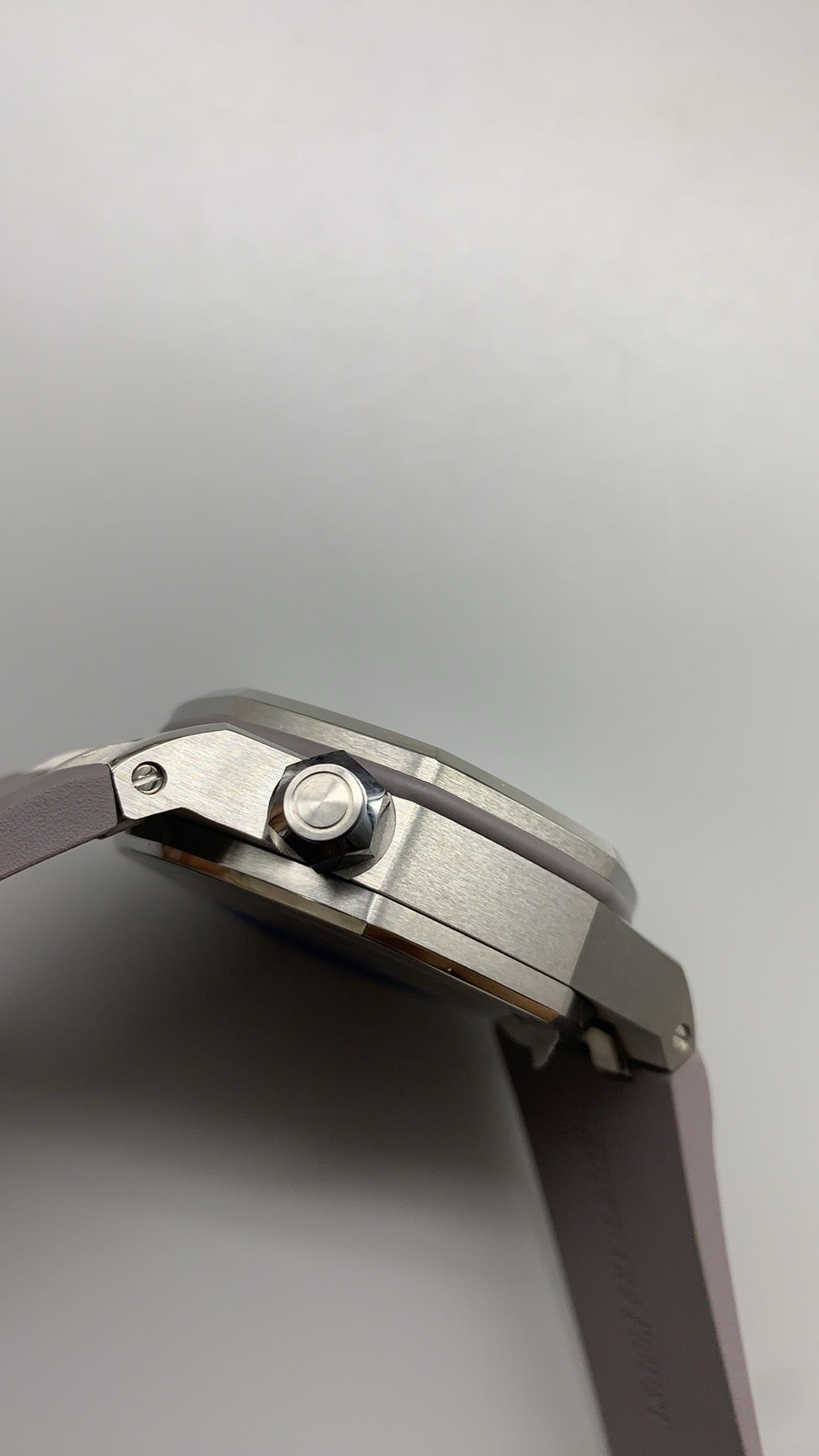 Audemars Piguet Royal Oak Offshore Diver 15720ST | 42MM | Stainless steel case | Grey dial | Quick-release rubber strap | Automatic movement Cal.4308