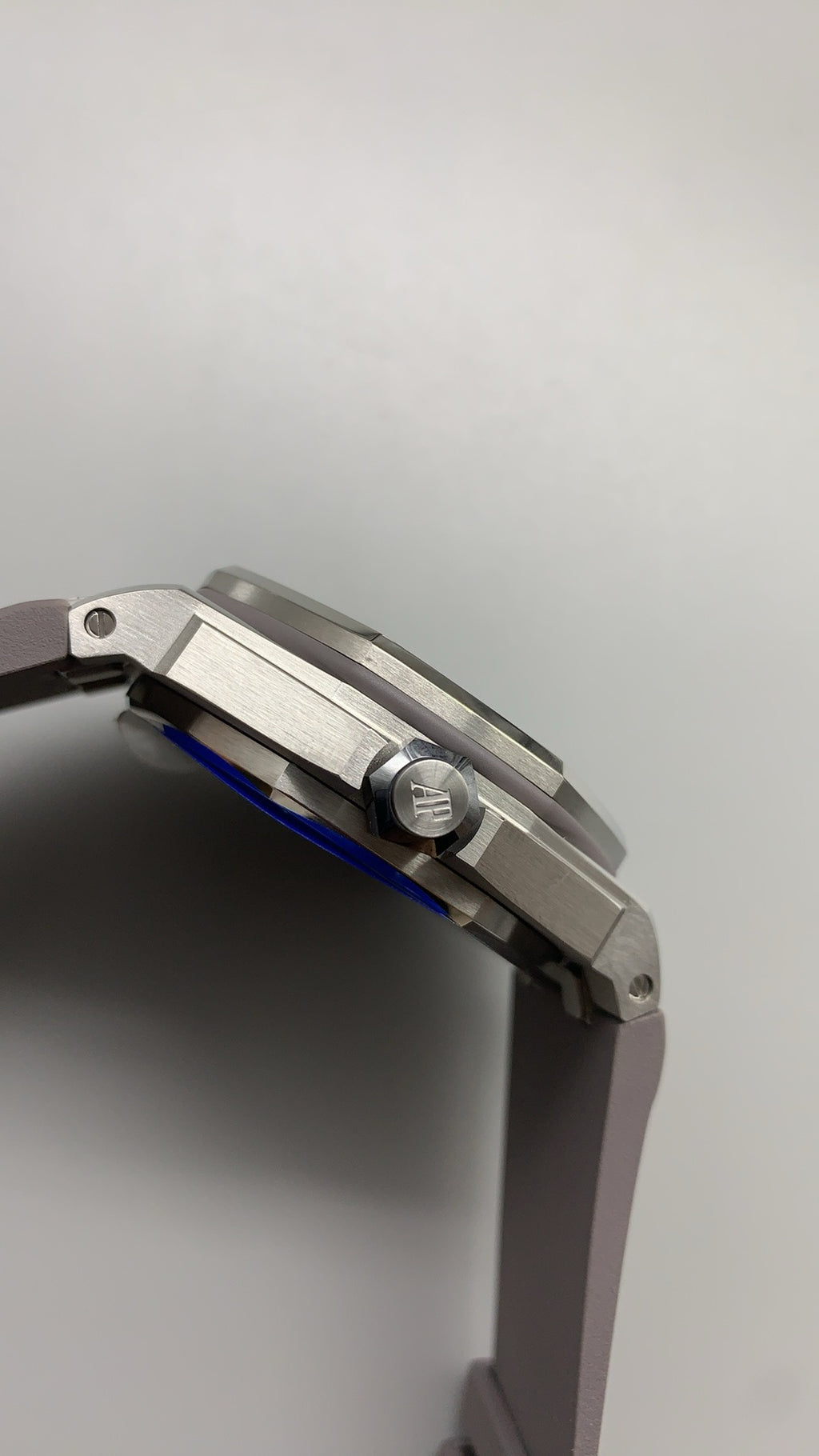 Audemars Piguet Royal Oak Offshore Diver 15720ST | 42MM | Stainless steel case | Grey dial | Quick-release rubber strap | Automatic movement Cal.4308