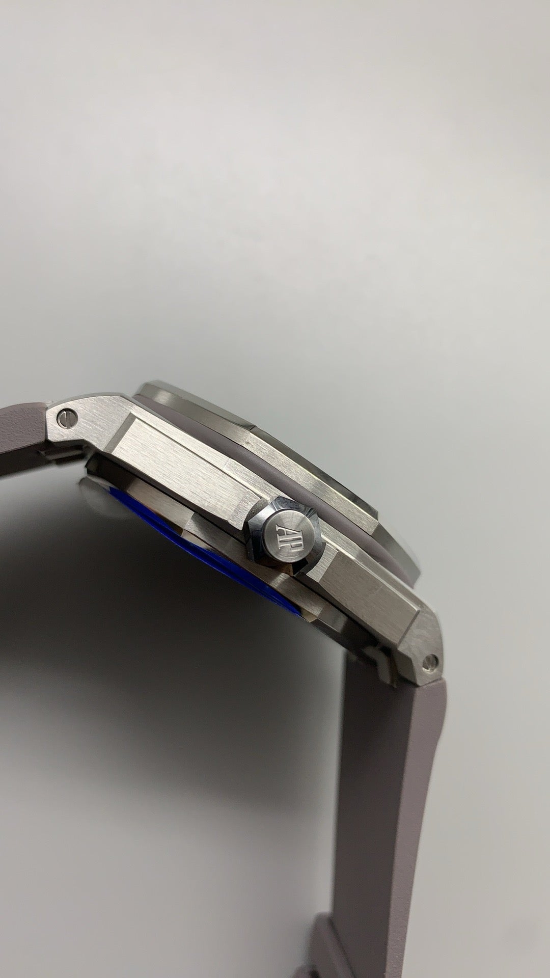 Audemars Piguet Royal Oak Offshore Diver 15720ST | 42MM | Stainless steel case | Grey dial | Quick-release rubber strap | Automatic movement Cal.4308