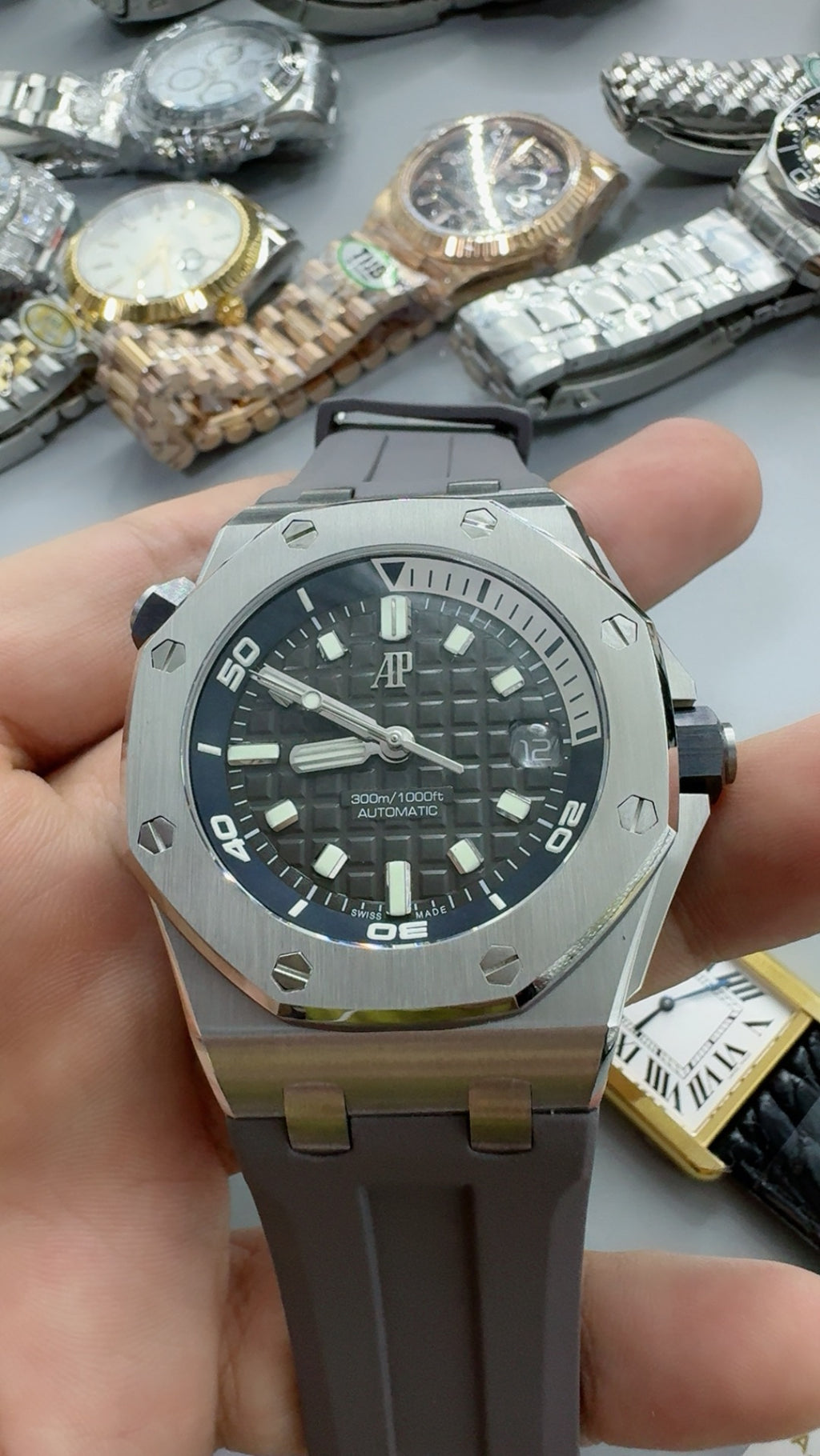 Audemars Piguet Royal Oak Offshore Diver 15720ST | 42MM | Stainless steel case | Grey dial | Quick-release rubber strap | Automatic movement Cal.4308