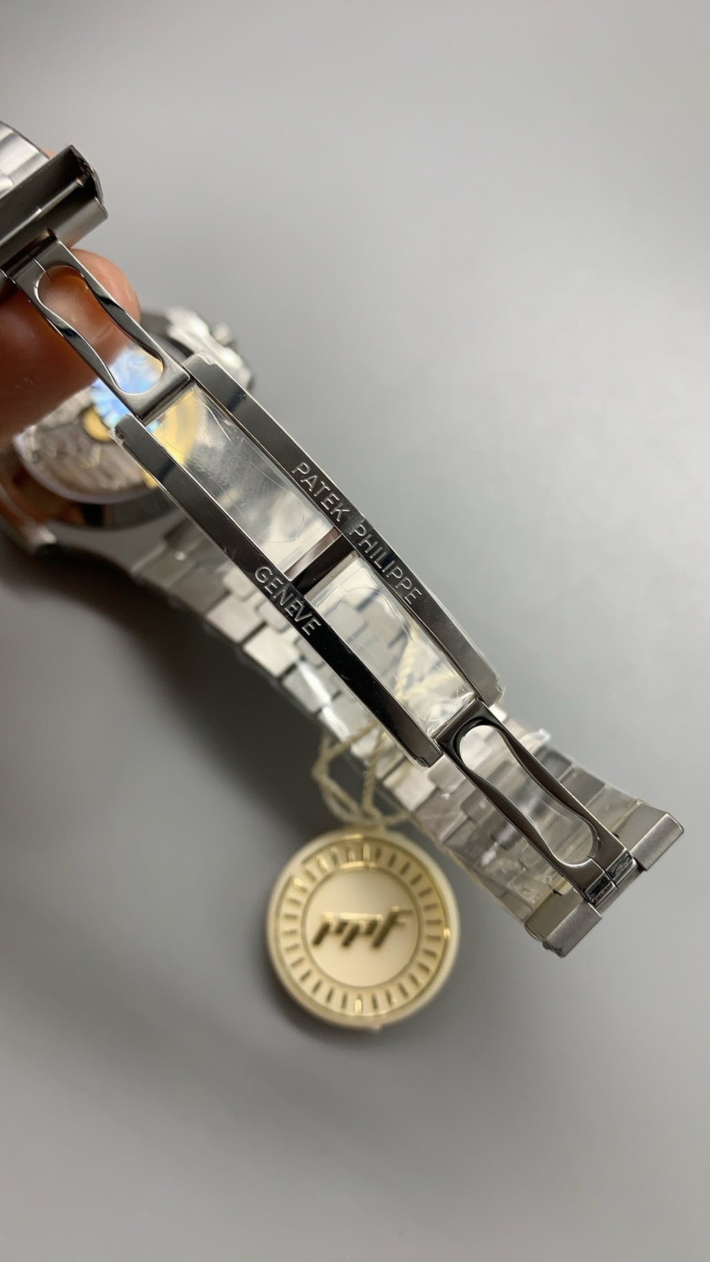 Patek Philippe Nautilus 5726 | 40.5MM | หน้าปัดสีขาวลายริ้ว | ปฏิทินประจำปี + ข้างขึ้นข้างแรม | กลไกอัตโนมัติ Cal.324 S QA LU 24H/303