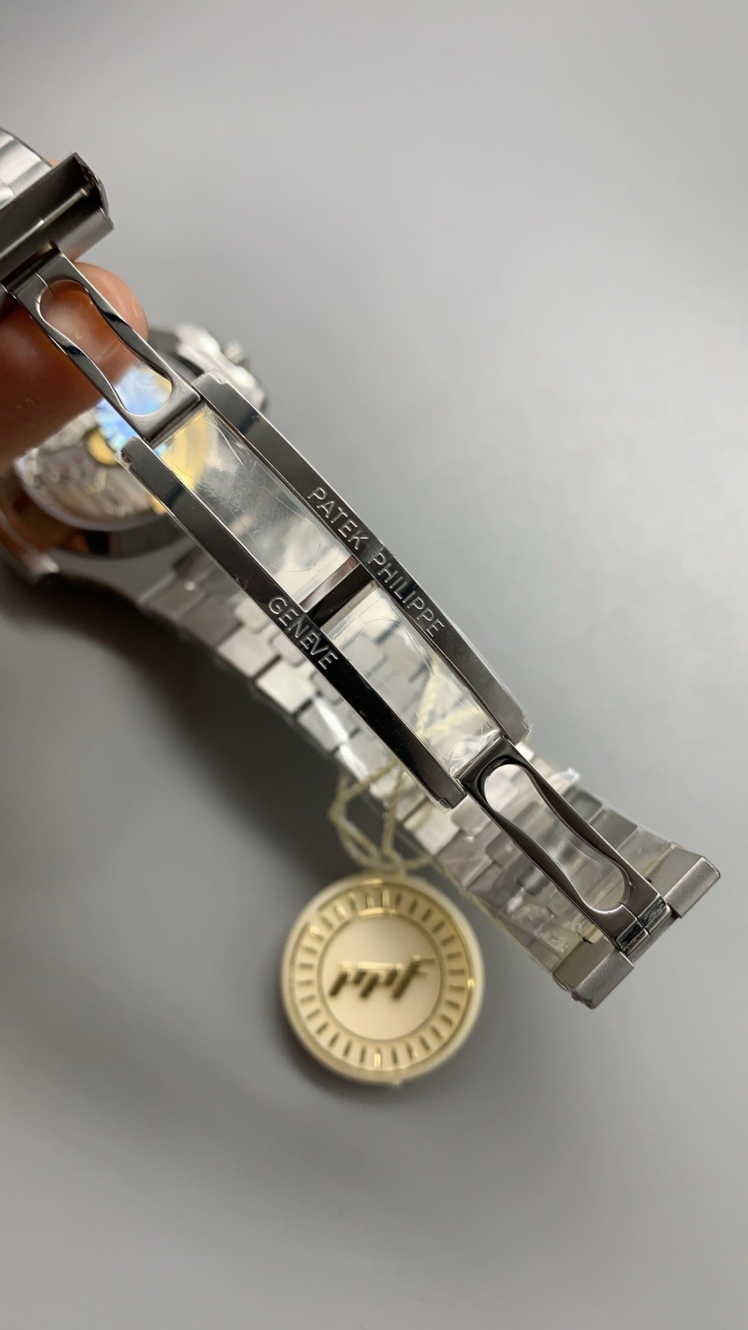 Patek Philippe Nautilus 5726 | 40.5MM | หน้าปัดสีขาวลายริ้ว | ปฏิทินประจำปี + ข้างขึ้นข้างแรม | กลไกอัตโนมัติ Cal.324 S QA LU 24H/303