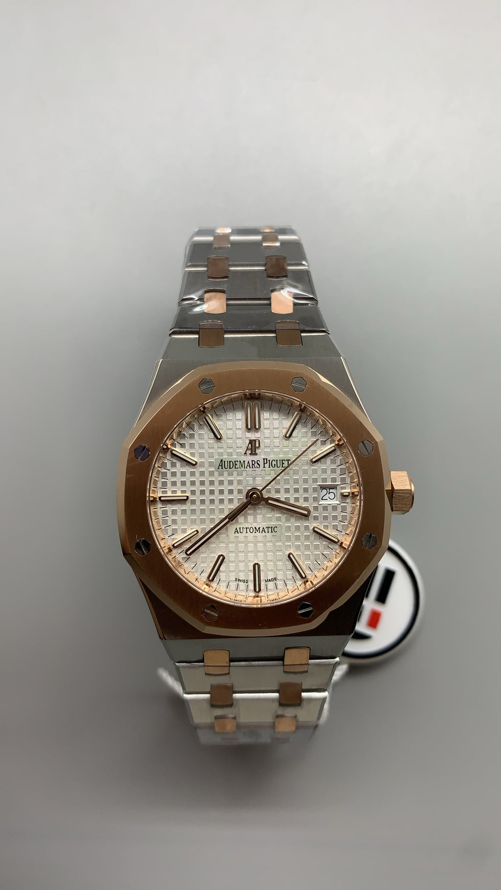 Audemars Piguet Royal Oak 15451SR | 37MM | ตัวเรือนทูโทนสแตนเลสสตีล+เคลือบสีโรสโกลด์แบบ PVD | หน้าปัดสีขาวประดับเพชร | กลไกอัตโนมัติ Cal.3120