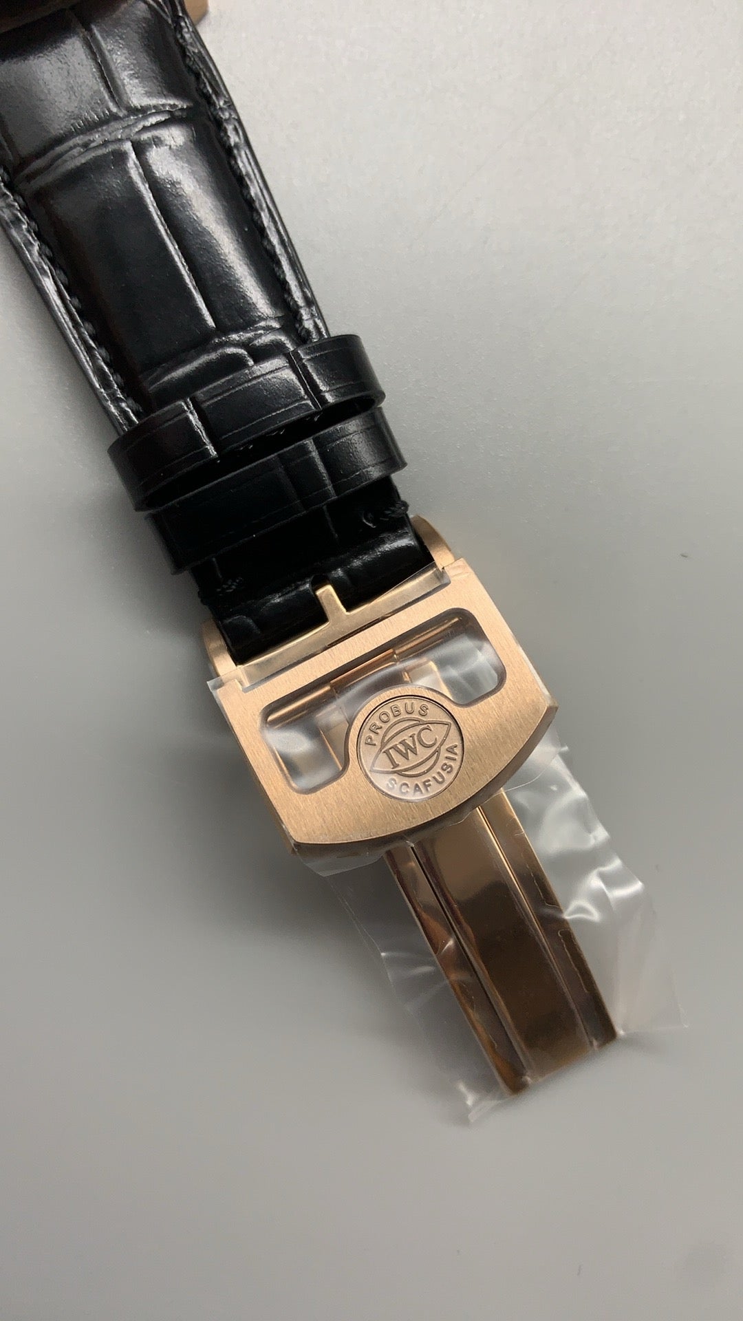 IWC Portugieser Automatic 7 Days | 42.3MM | ตัวเรือนโทนโรสโกลด์ | พลังงานสำรอง 7 วัน | หน้าปัดสีขาว | สายหนังจระเข้สีน้ำตาล | กลไกอัตโนมัติ Cal.52010