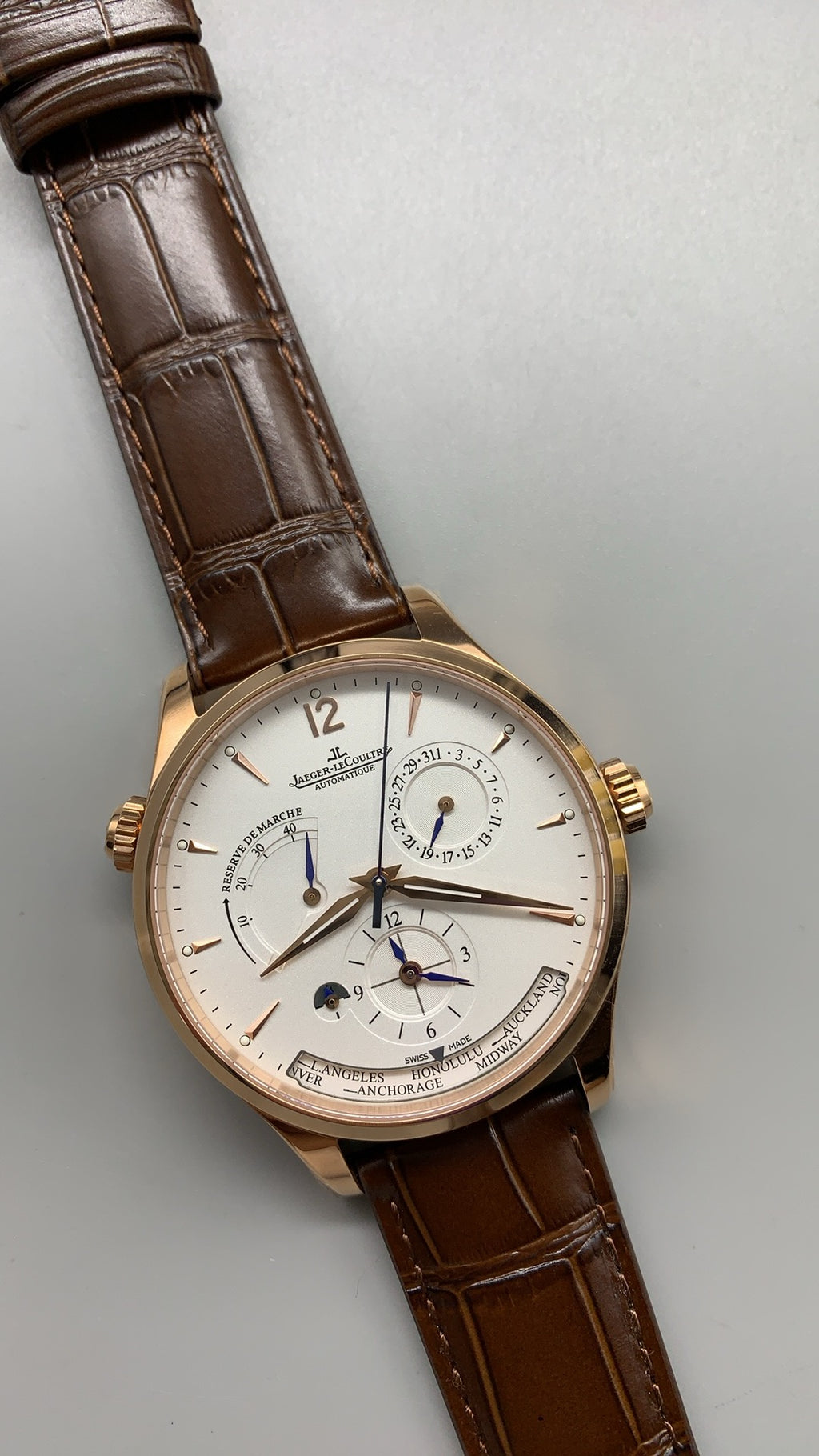 Jaeger-LeCoultre Polaris Chronograph WT | 44MM | Rose gold-plated stainless steel case | Chronograph + World Time | Black dial | Brown alligator strap | Automatic movement Cal.752A