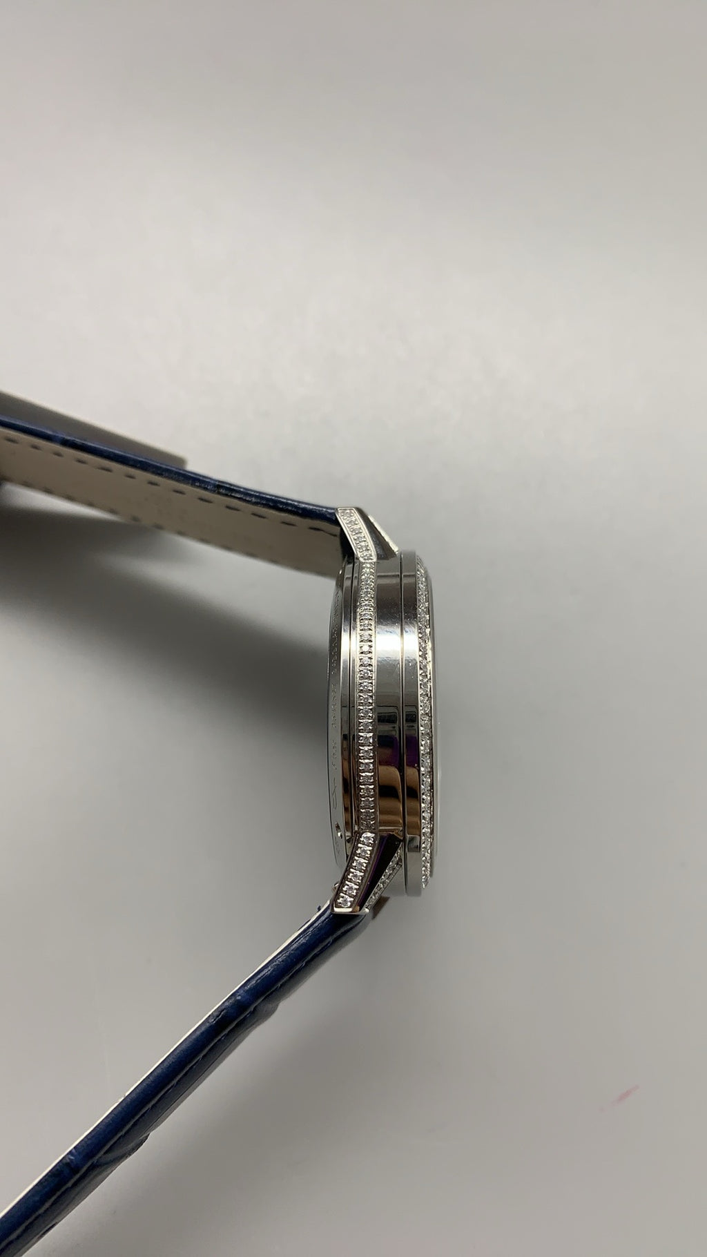 Jaeger-LeCoultre Rendez-Vous Night &amp; Day Rainbow | 36MM | Stainless steel case | Multi-colored gemstone bezel | Day/night function | White dial | Blue alligator strap | Automatic movement Cal.898A/1