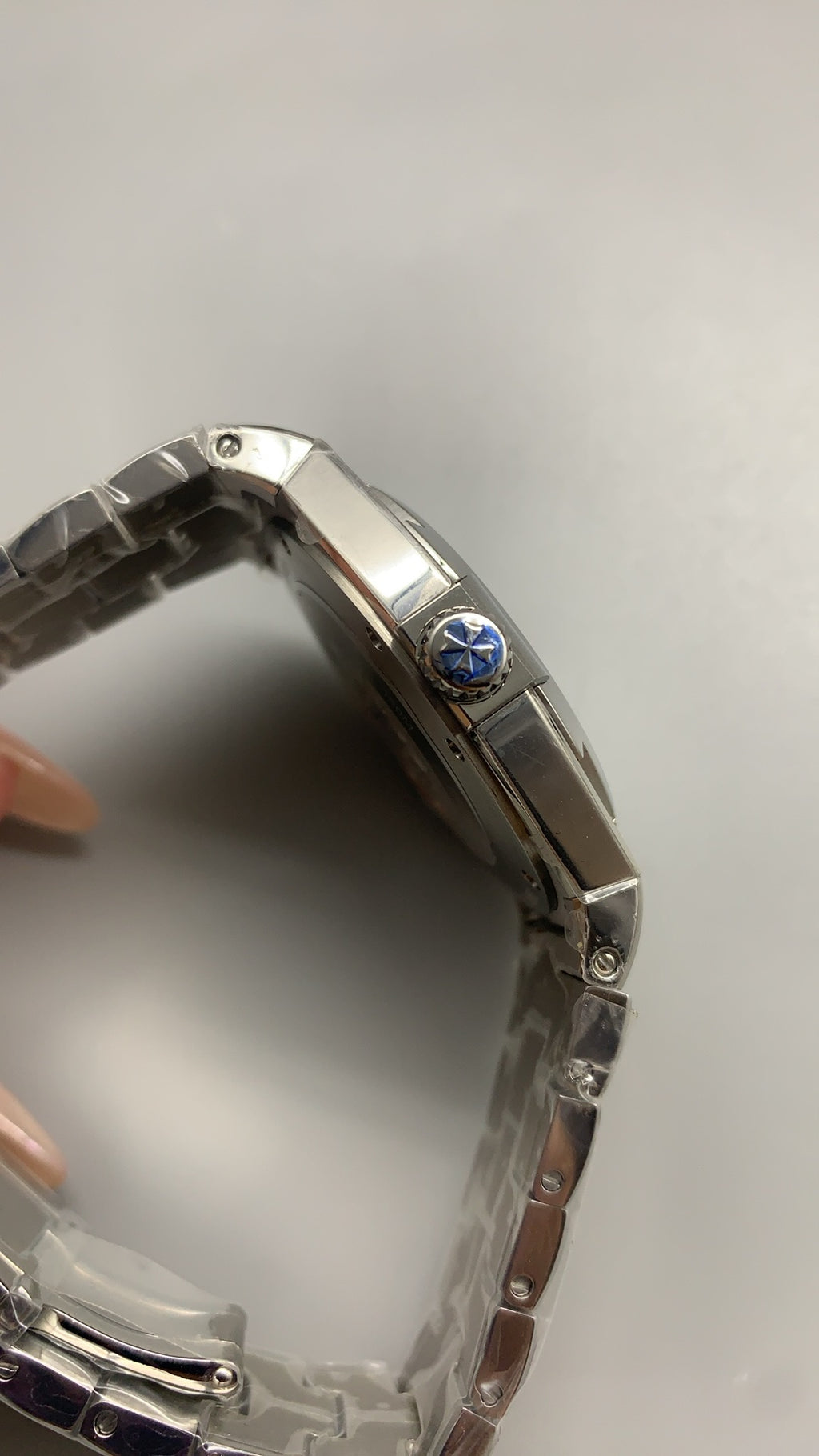 Vacheron Constantin Overseas 47040 | 42MM | ตัวเรือนสแตนเลสสตีล | ฟังก์ชันวันที่ | หน้าปัดสีน้ำเงิน | กลไกอัตโนมัติ Cal.1226