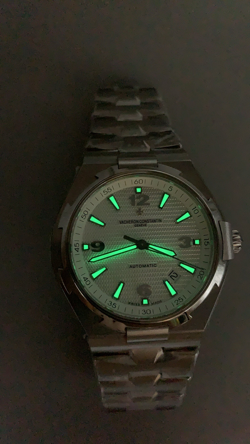 Vacheron Constantin Overseas 47040 | 42MM | ตัวเรือนสแตนเลสสตีล | ฟังก์ชันวันที่ | หน้าปัดสีน้ำเงิน | กลไกอัตโนมัติ Cal.1226