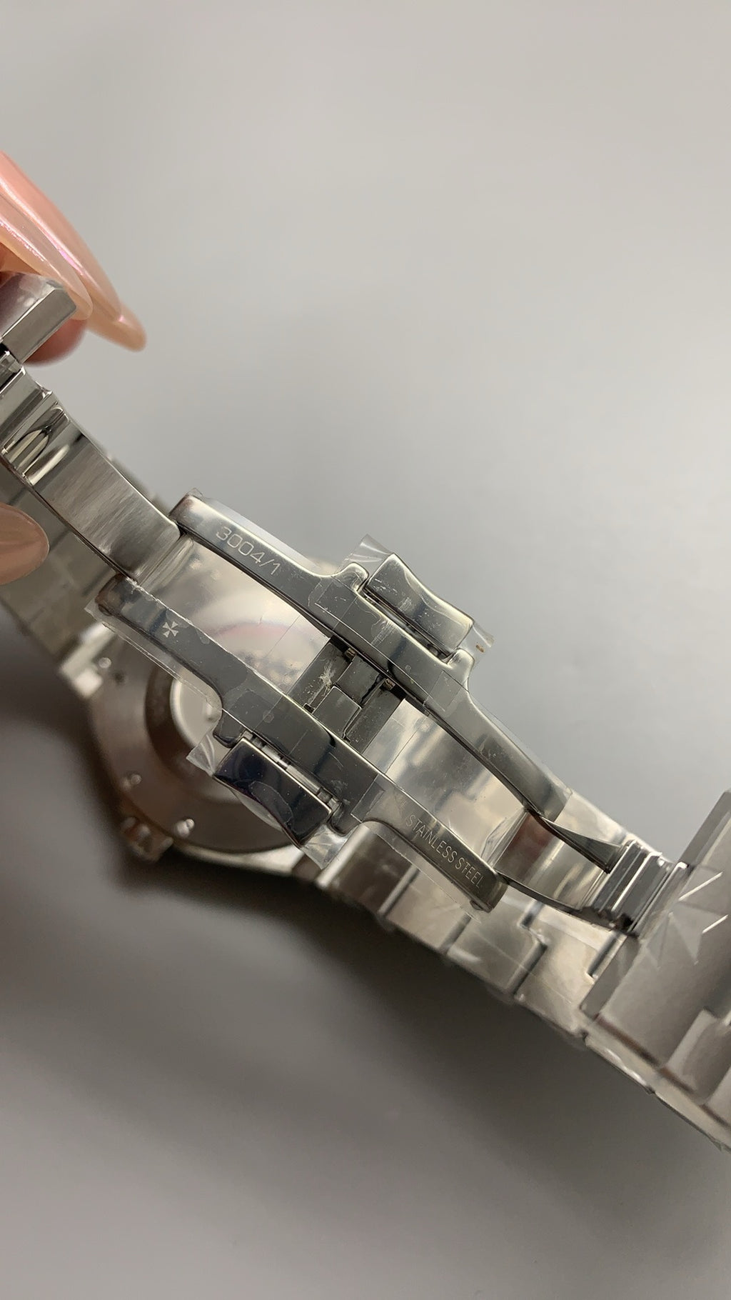 Vacheron Constantin Overseas 47040 | 42MM | ตัวเรือนสแตนเลสสตีล | ฟังก์ชันวันที่ | หน้าปัดสีน้ำเงิน | กลไกอัตโนมัติ Cal.1226